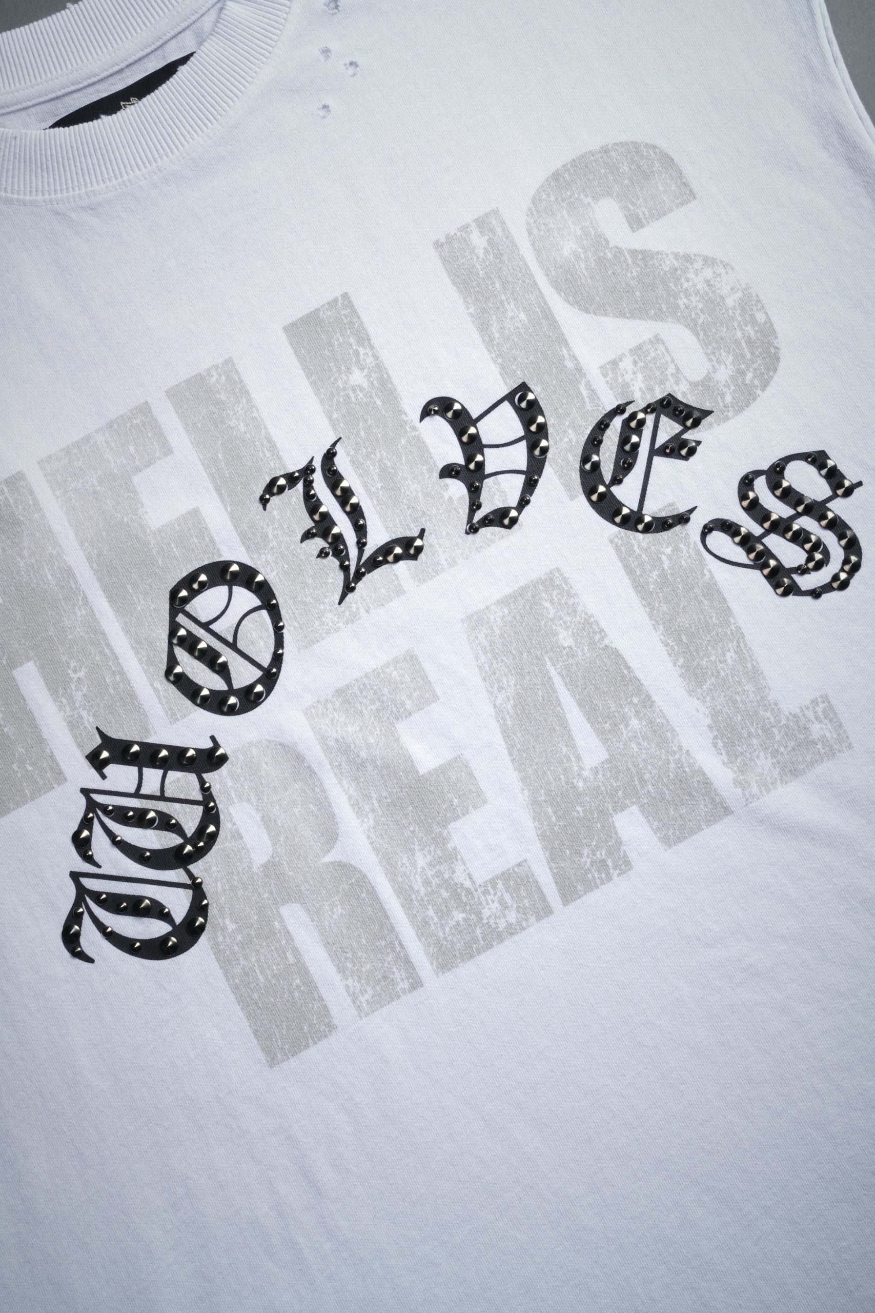 Hell is Real Distressed Grunge Mid-Length Raw Hem Muscle Tee in White - Image 8