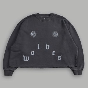 Pyramid Wolves Raw Hem Box Cut Crewneck in Wolf Gray