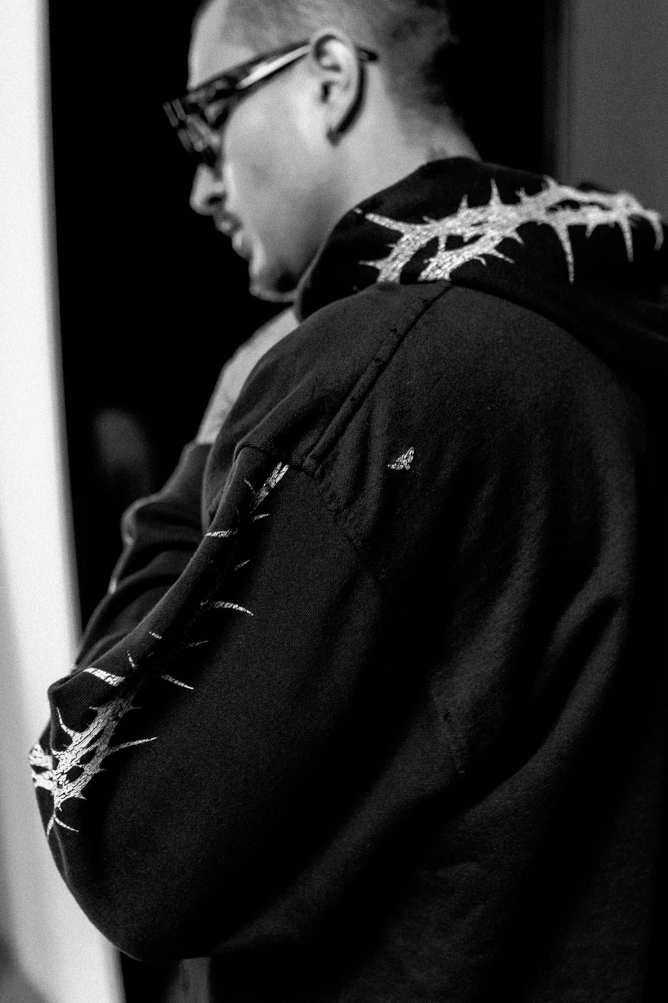 Crowned Grunge Moatis Zip Hoodie in Black - Image 8