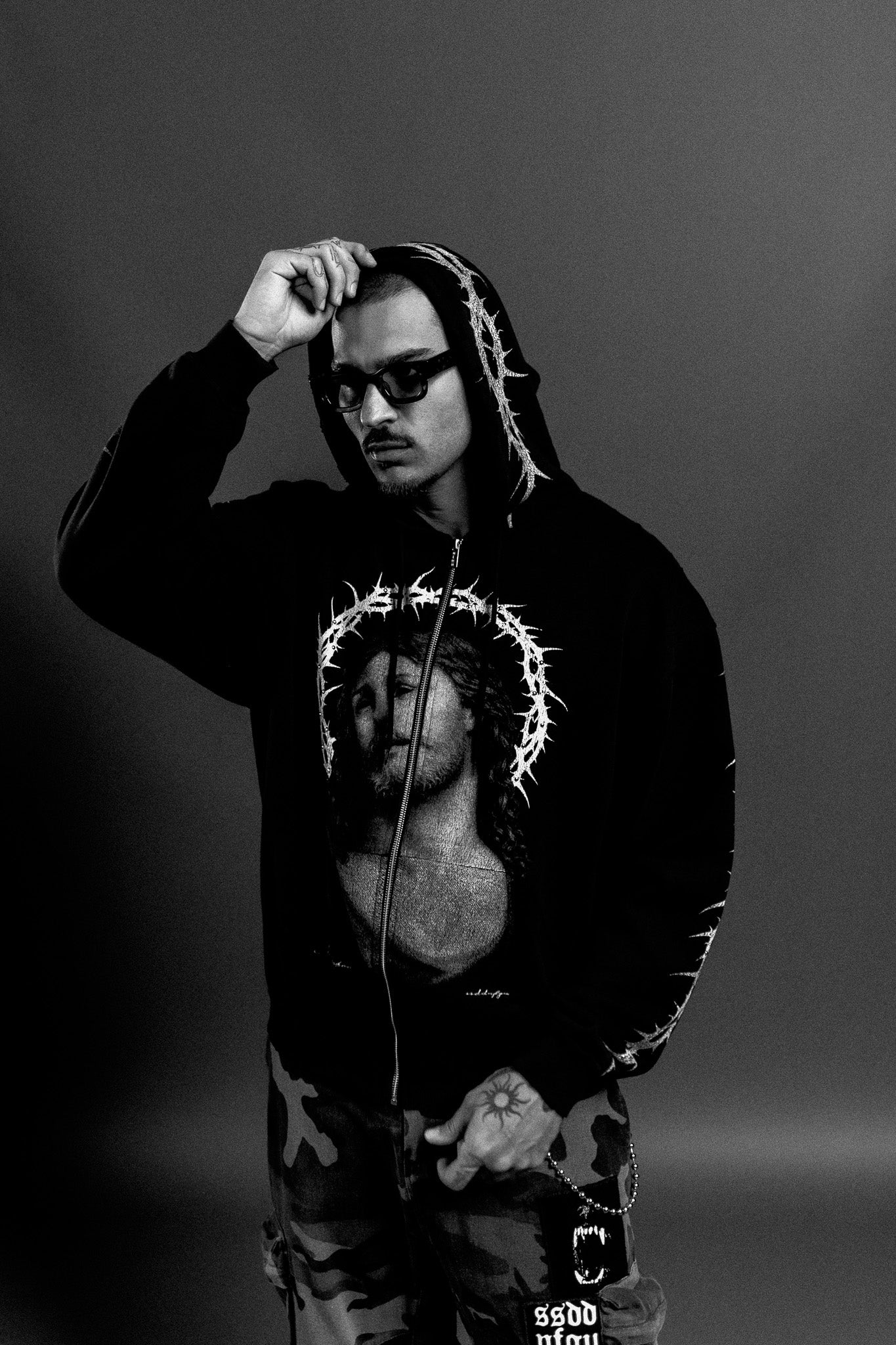 Crowned Grunge Moatis Zip Hoodie in Black - Image 7