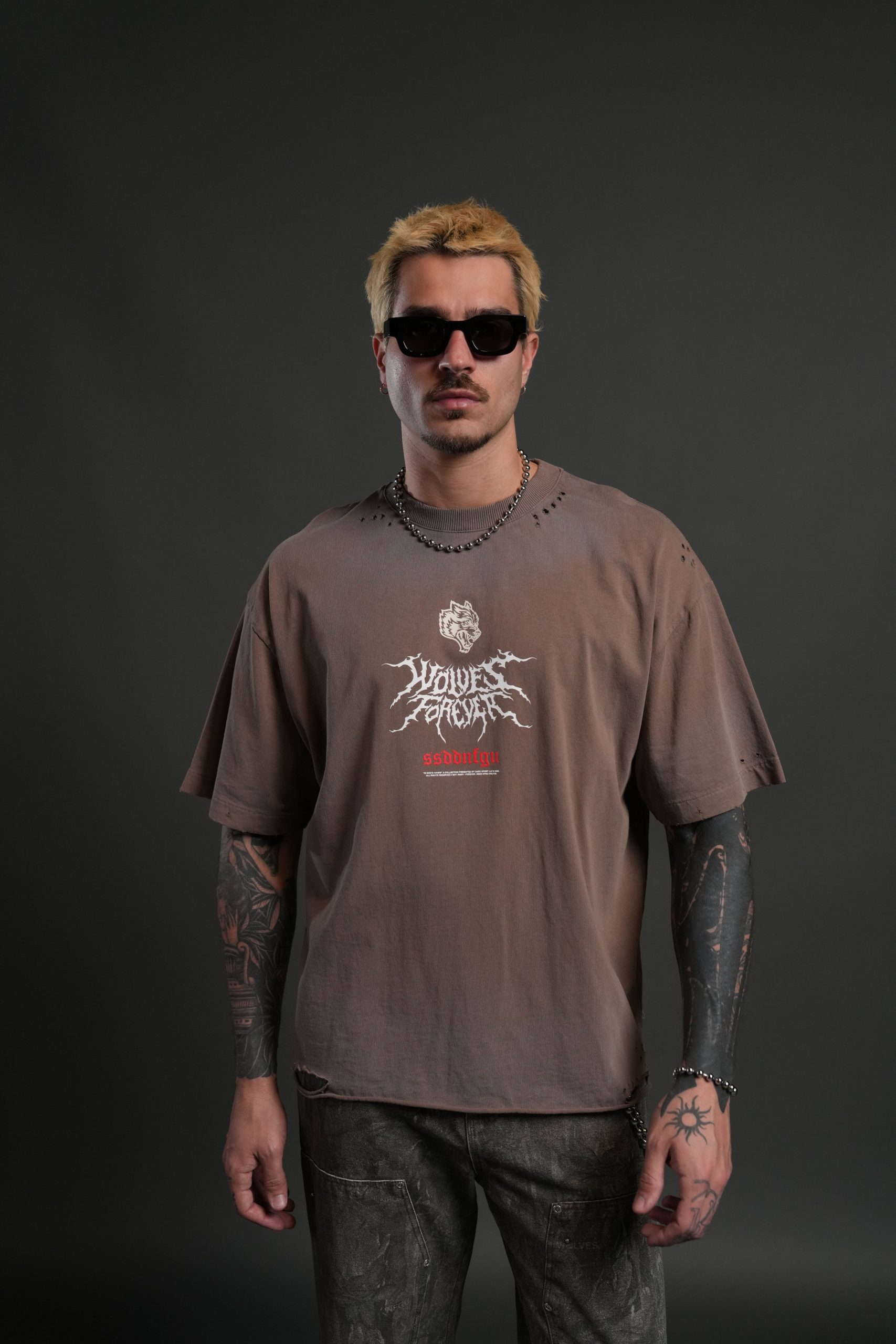 Mori Rose Distressed Grunge Tee in Mojave Brown Drift Wash - Image 2