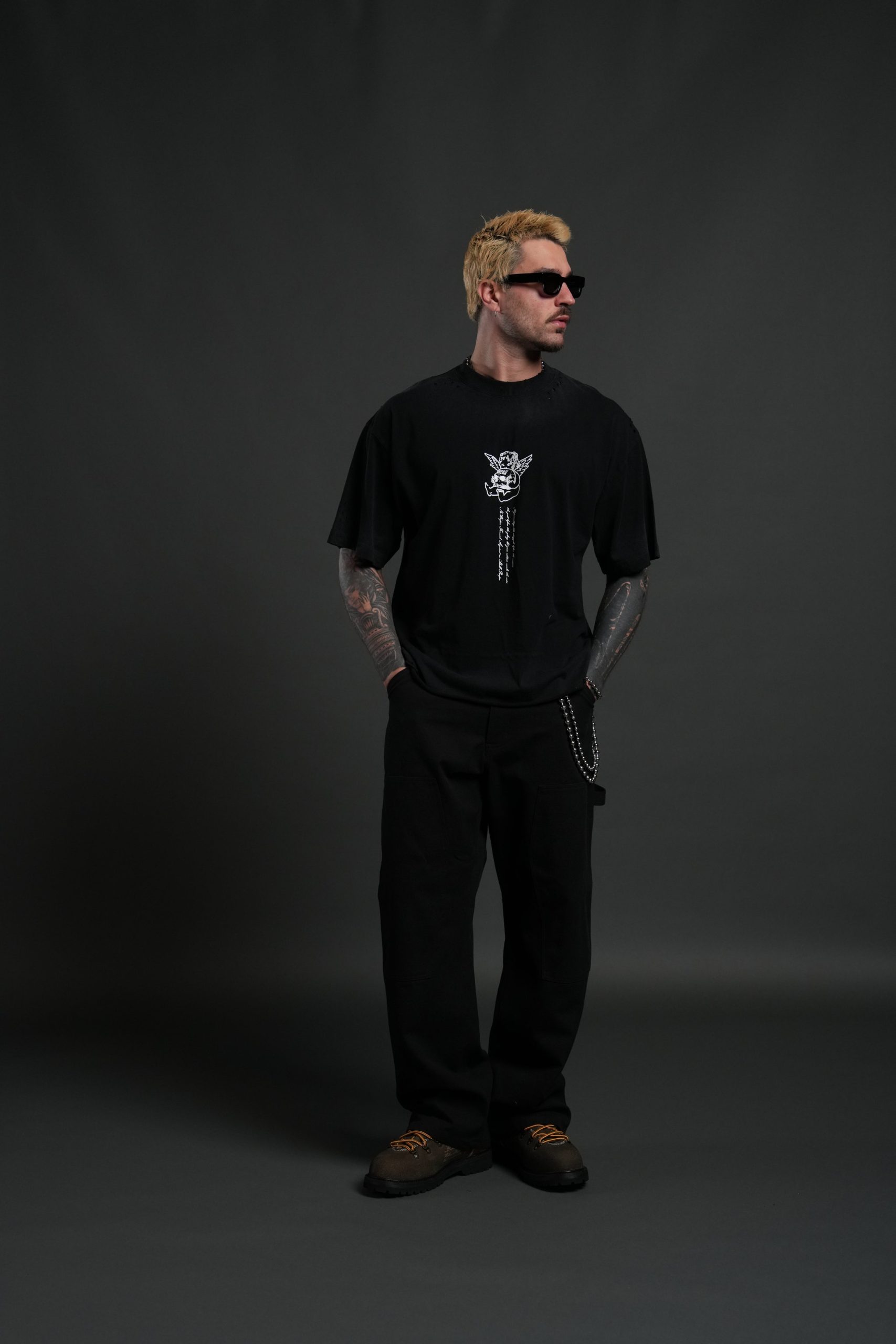 Mi Corazon Distressed Grunge Tee in Black Drift Wash - Image 5
