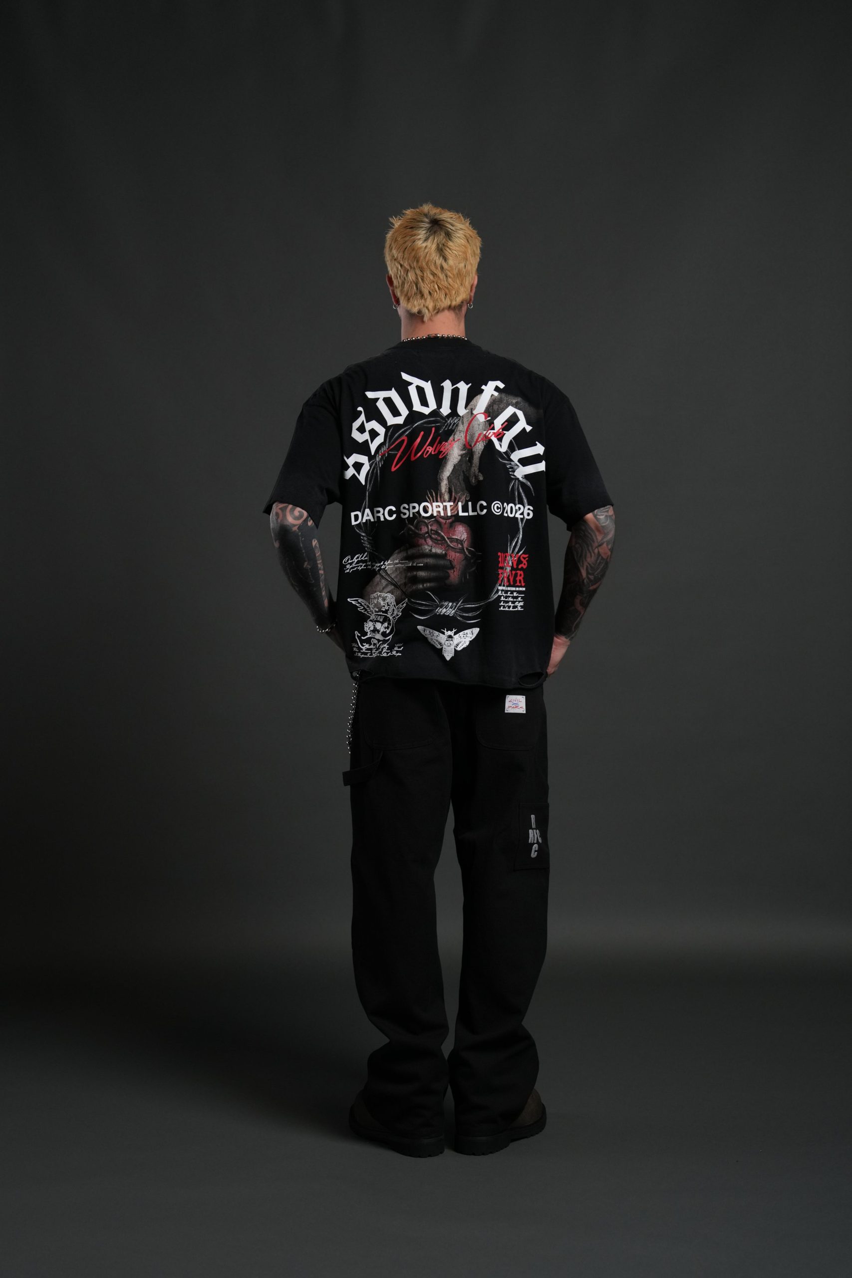 Mi Corazon Distressed Grunge Tee in Black Drift Wash - Image 6