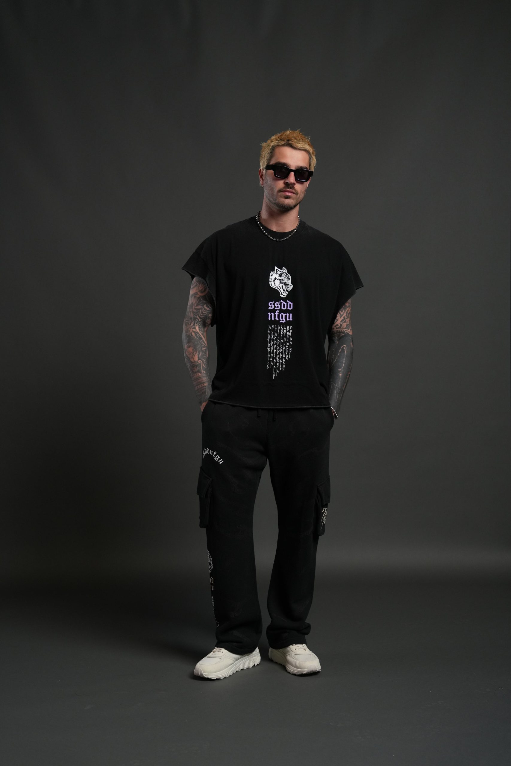 Fallen Angel Grunge Cut-Off Tee in Black - Image 5
