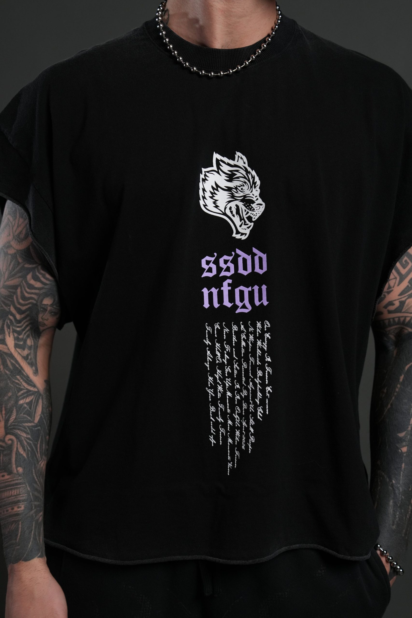 Fallen Angel Grunge Cut-Off Tee in Black - Image 7