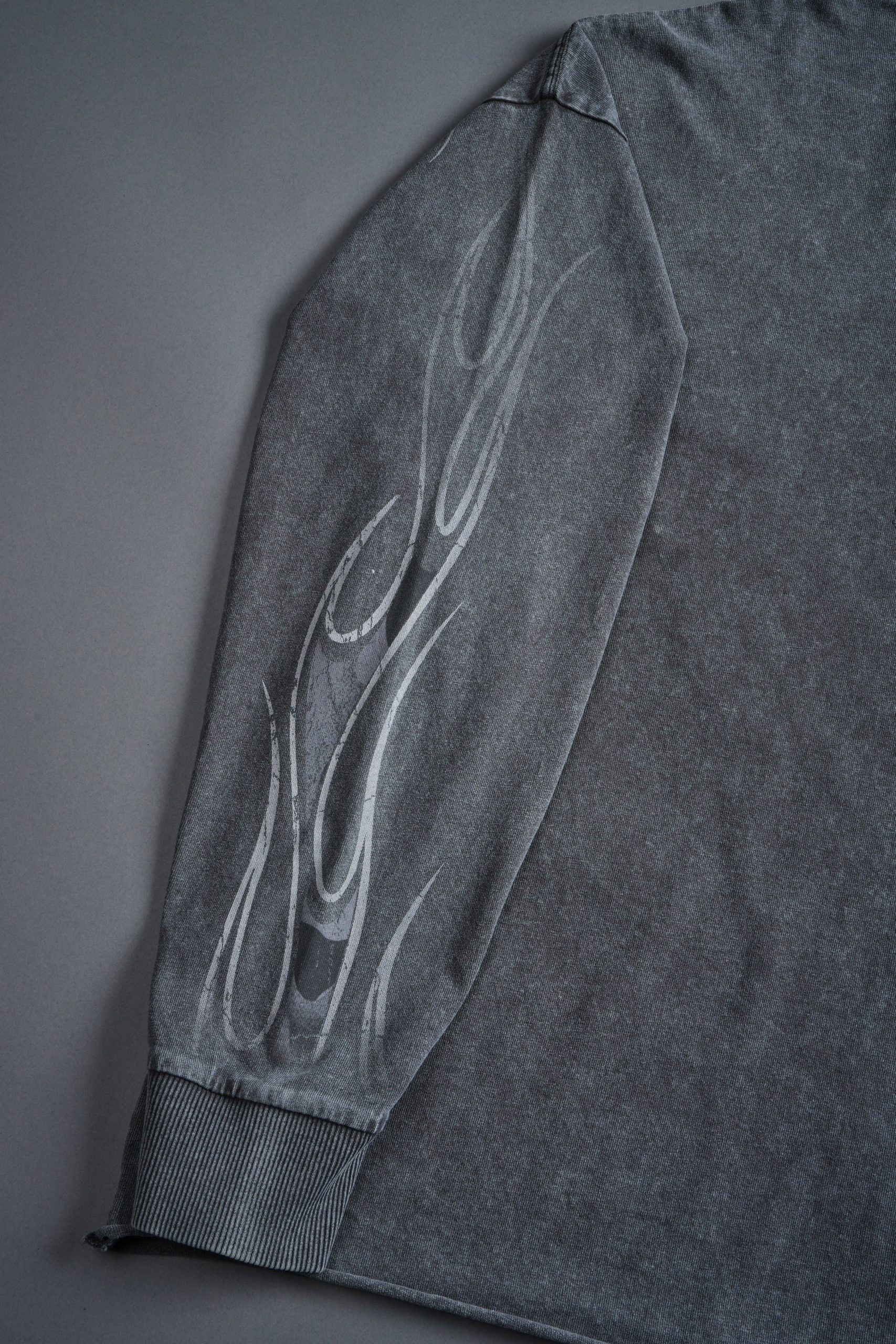 Take-Off Grunge Mid-Length Raw Hem LS Tee in Wolf Gray - Image 9