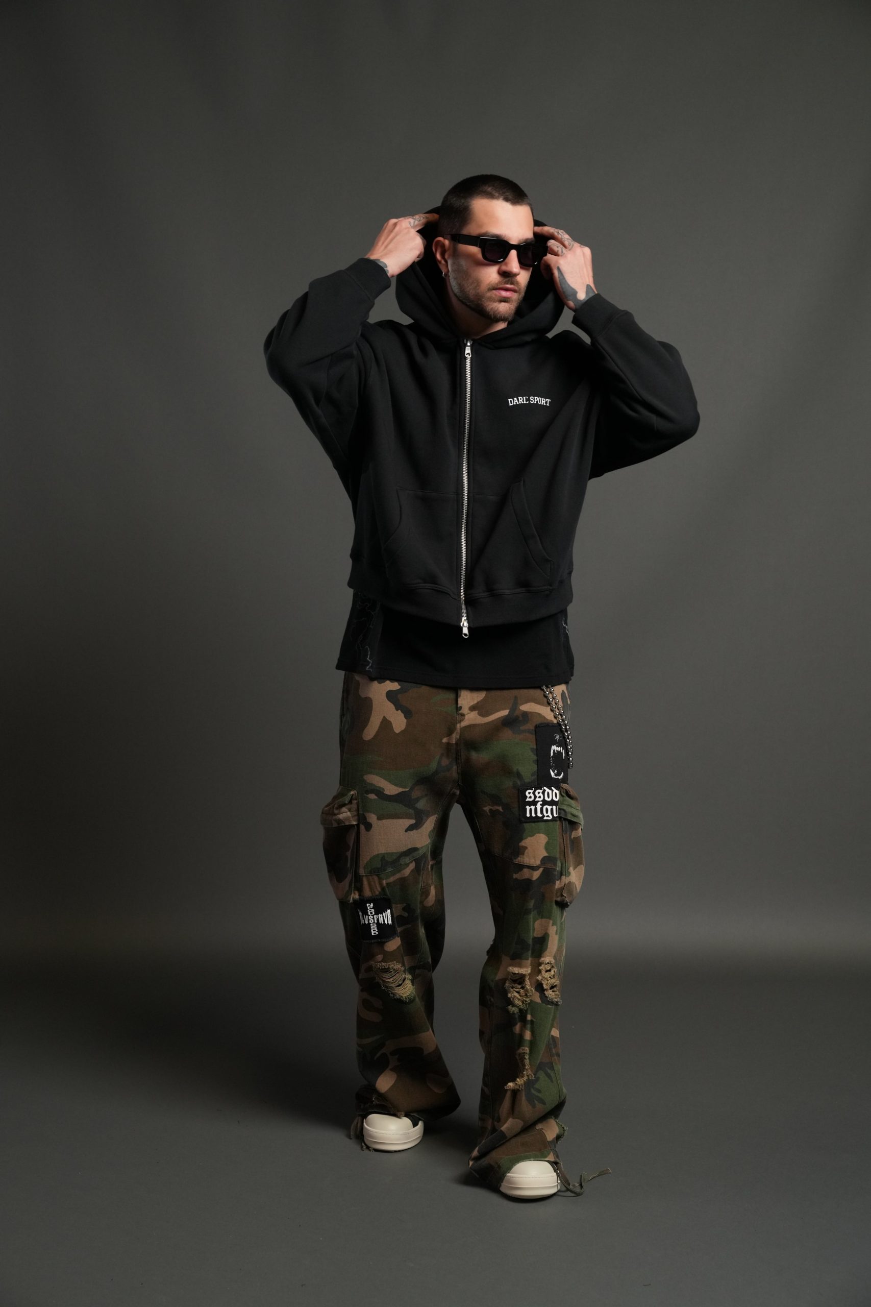 Inner Wolf Vex Double Zip Hoodie in Black - Image 9