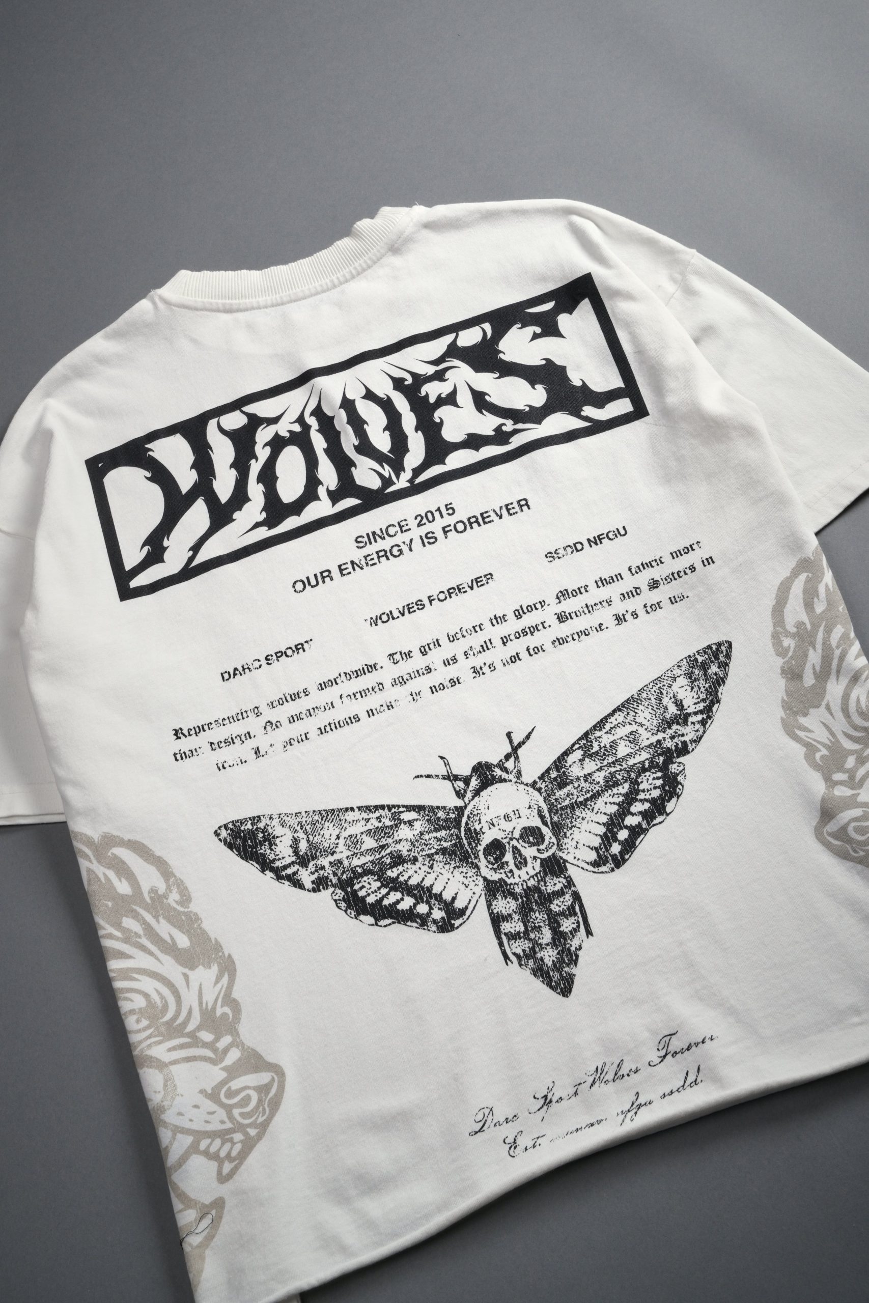 Death's-Head Grunge Mid Length Raw Hem Tee in Cream - Image 10
