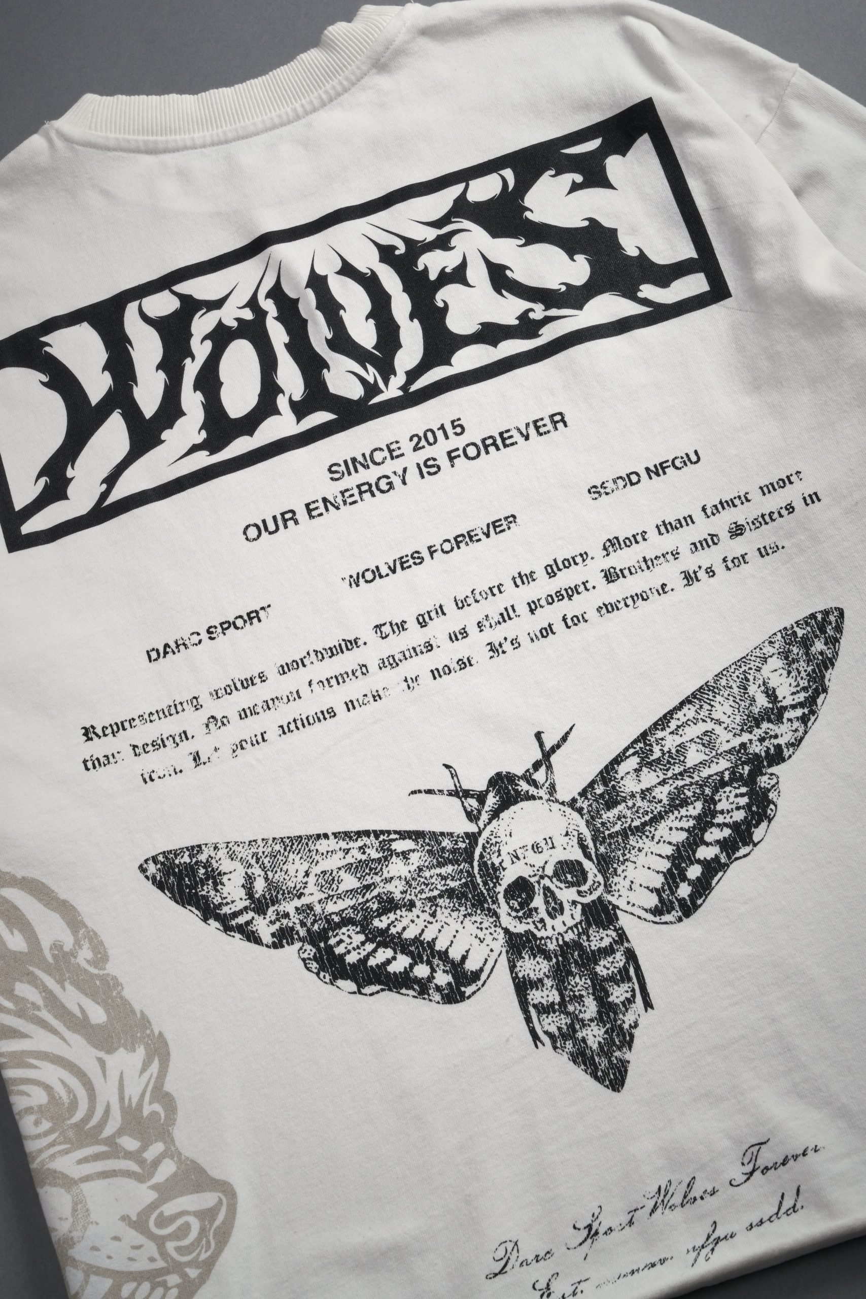 Death's-Head Grunge Mid Length Raw Hem Tee in Cream - Image 11