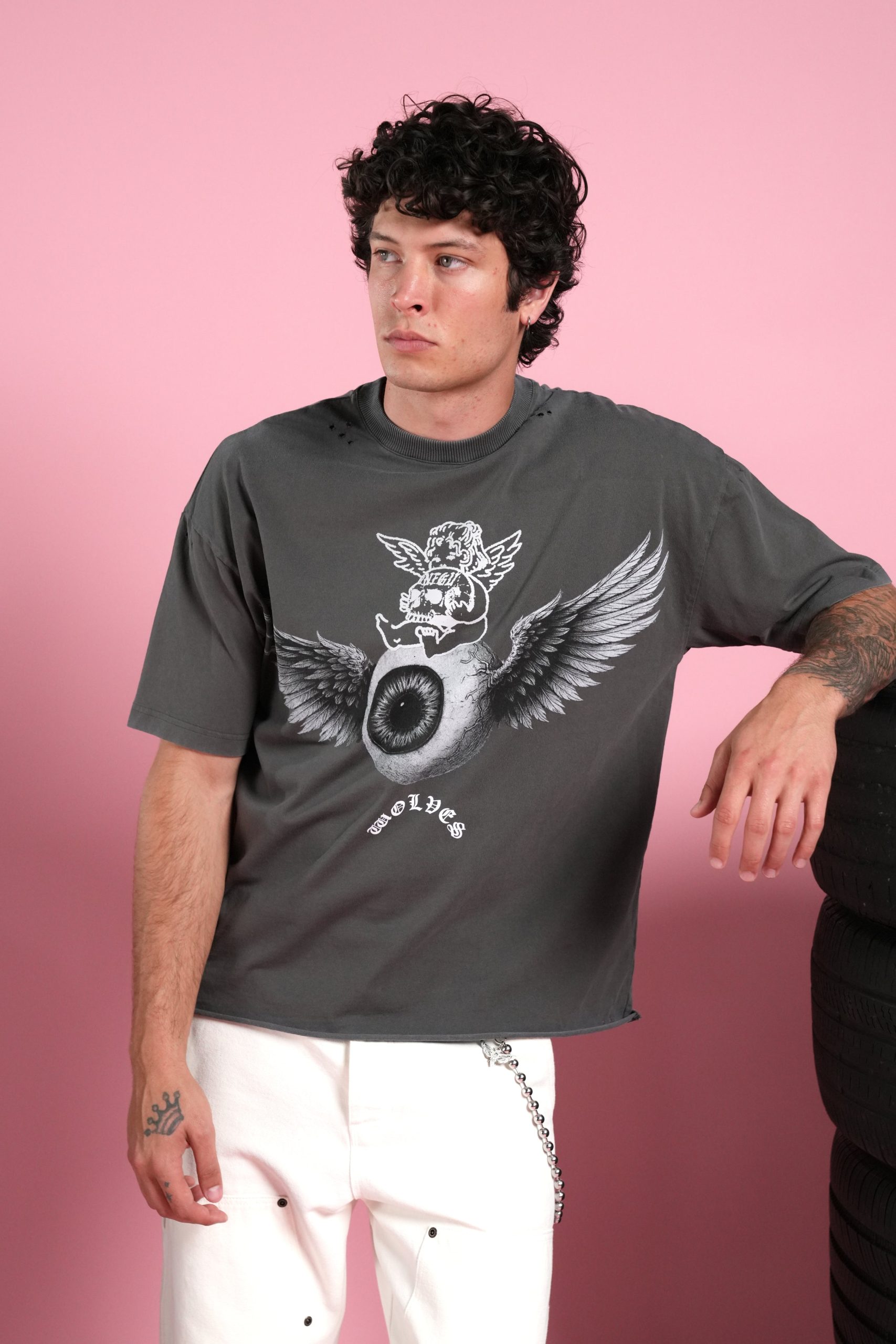 Flight Club Distressed Grunge Mid-Length Raw Hem Tee in Wolf Gray - Image 4
