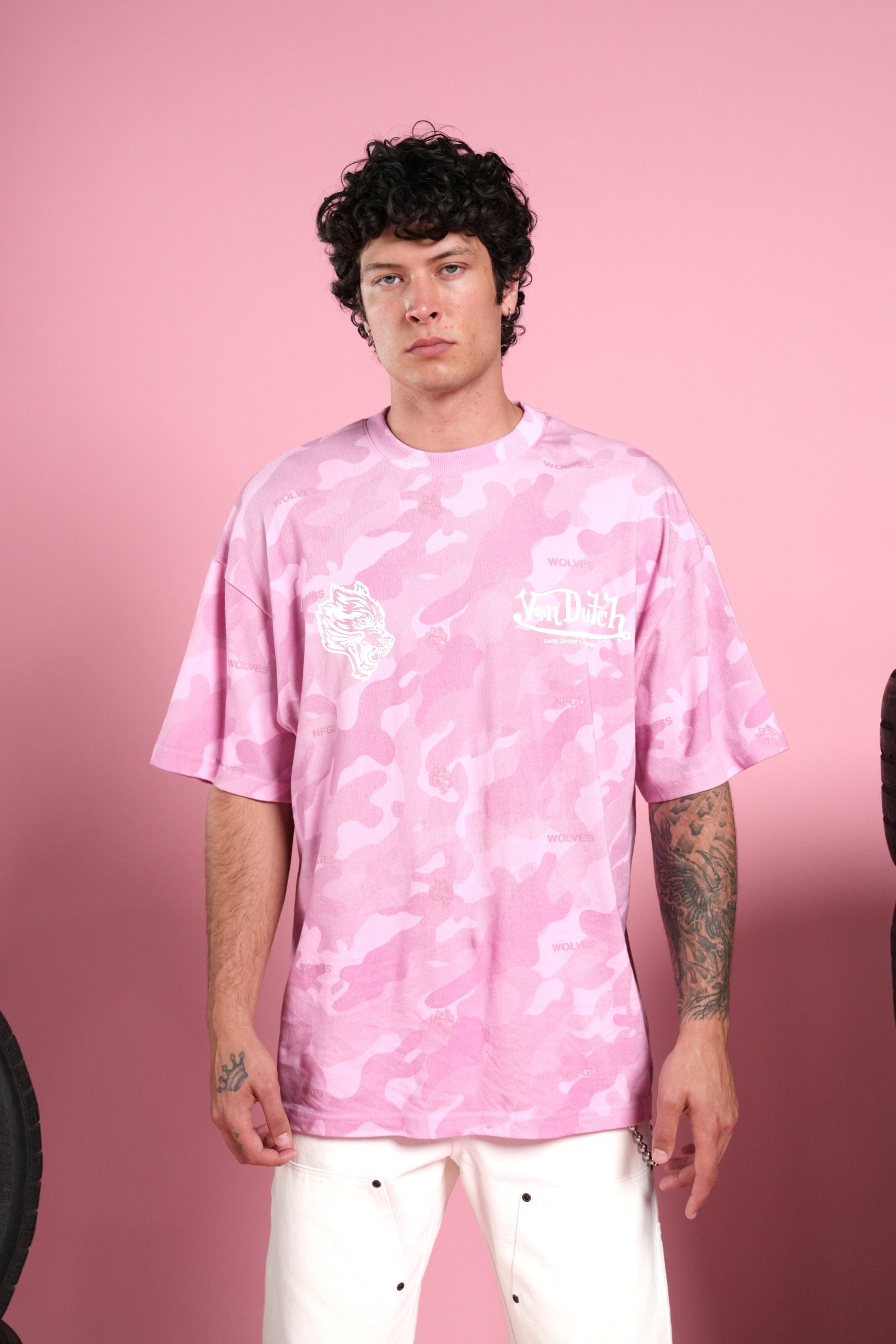 Von Wild V2 Premium Oversized Tee in Dsvd Bubblegum Camo - Image 2