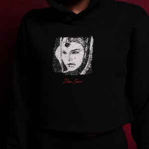 The Queen Wyoming (Cropped) Hoodie in Black