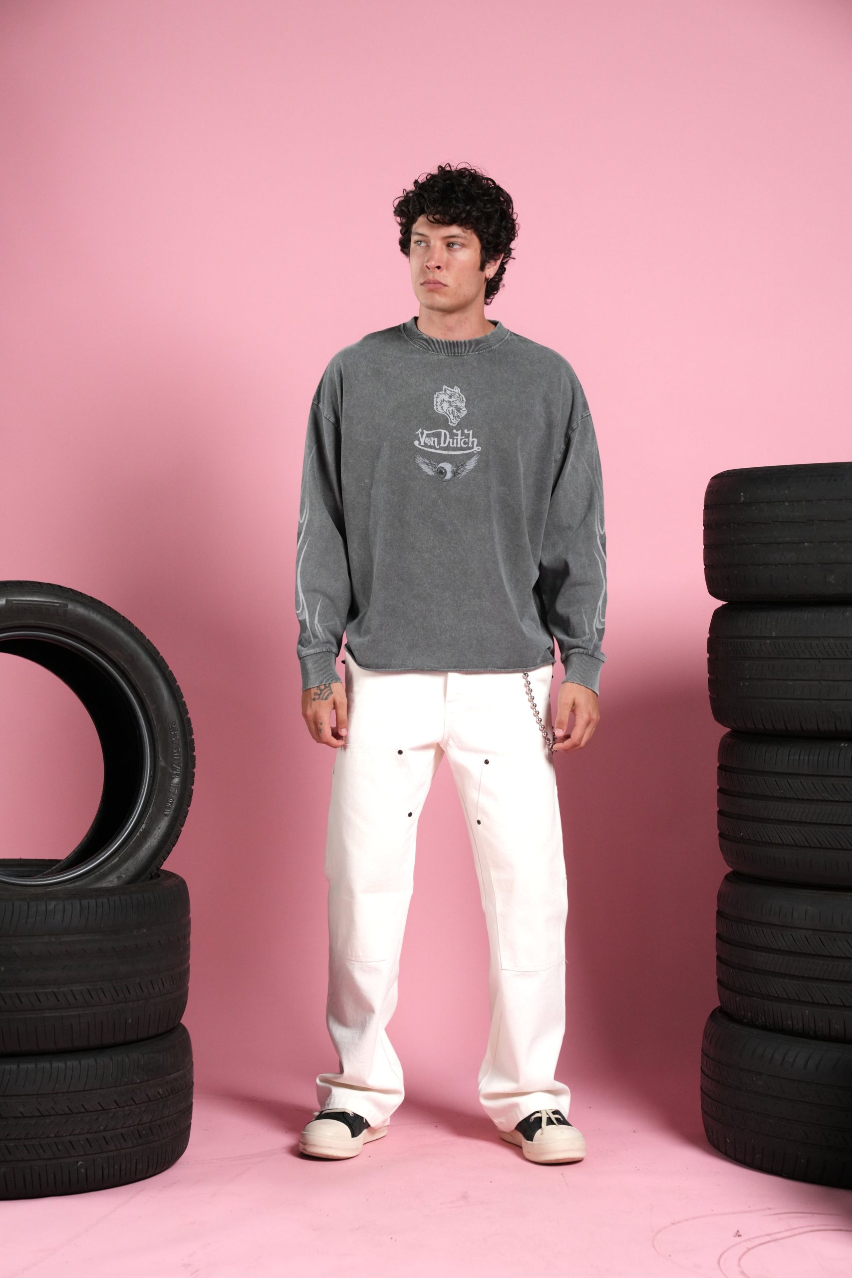 Take-Off Grunge Mid-Length Raw Hem LS Tee in Wolf Gray - Image 5