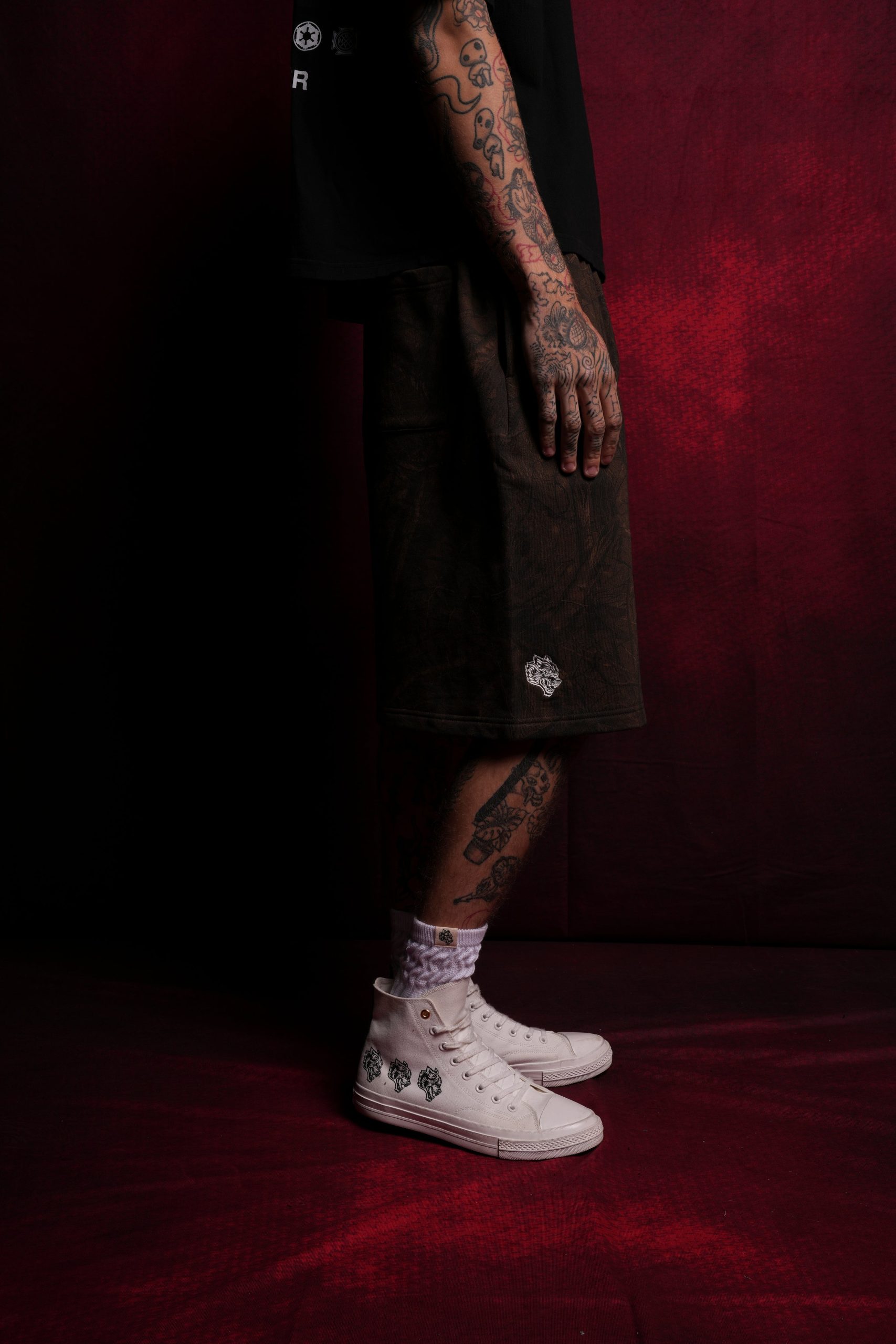 Dual Oversized Osiris Sweat Shorts in Brown Driftwood Forest Camo - Image 5