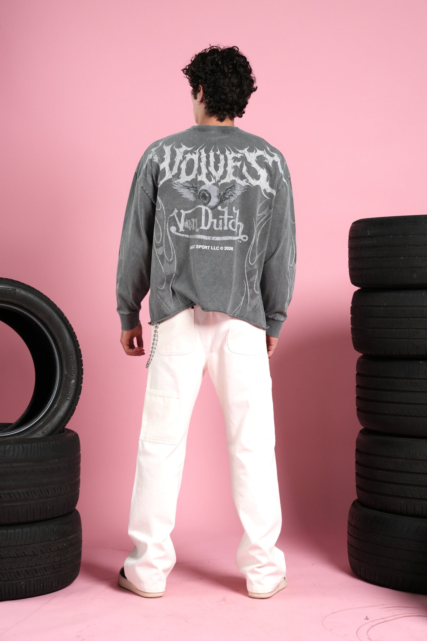 Take-Off Grunge Mid-Length Raw Hem LS Tee in Wolf Gray - Image 6