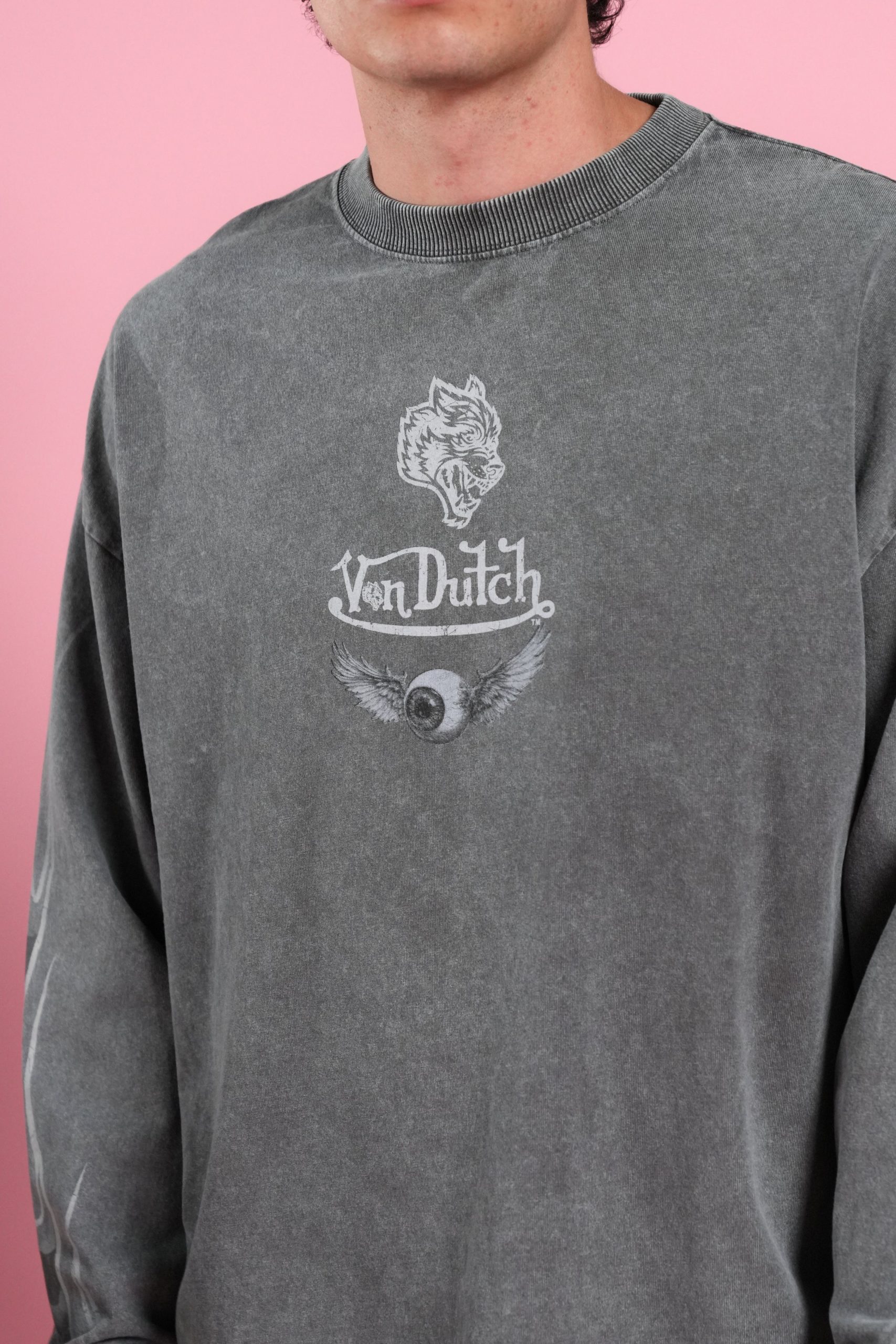 Take-Off Grunge Mid-Length Raw Hem LS Tee in Wolf Gray - Image 7