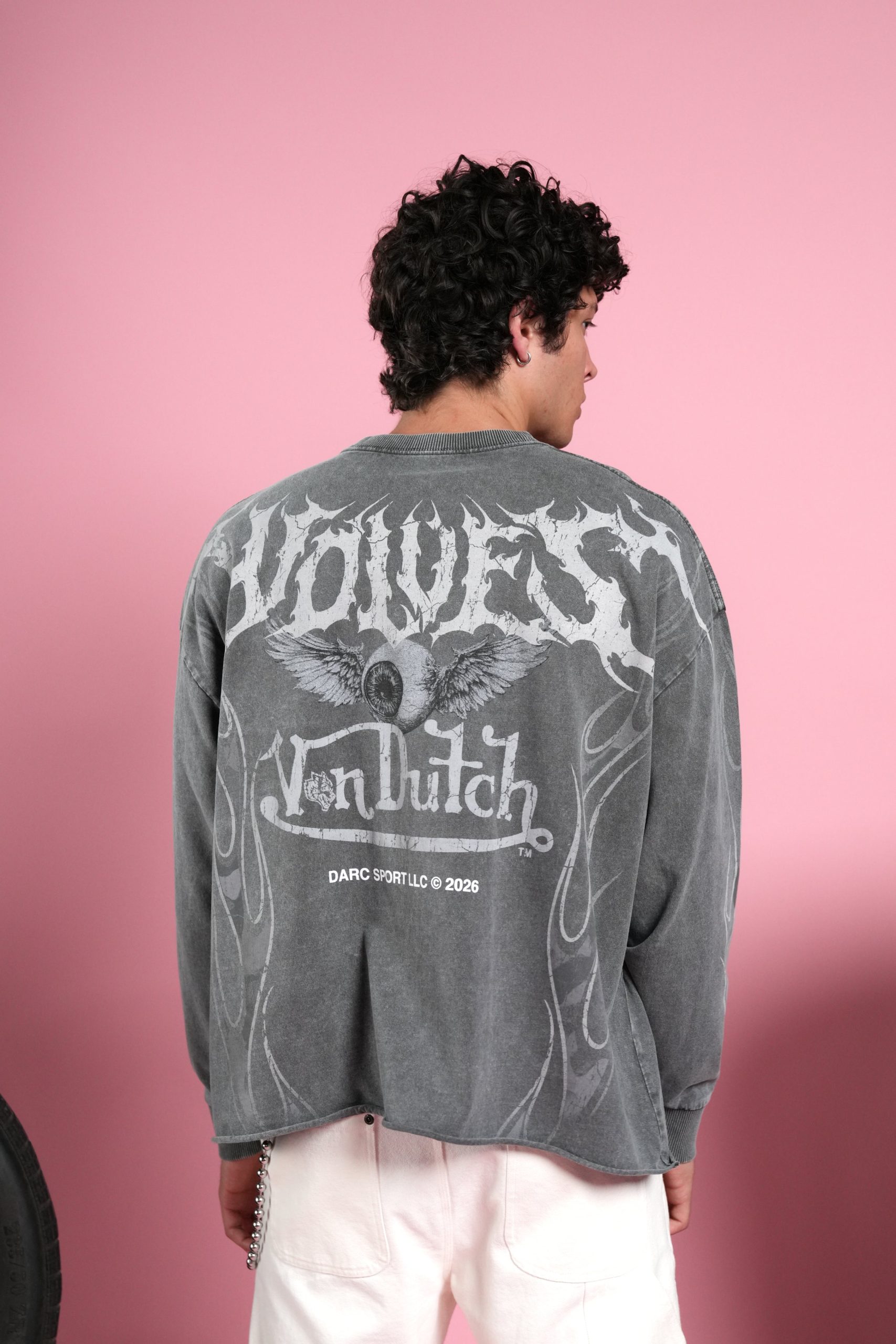 Take-Off Grunge Mid-Length Raw Hem LS Tee in Wolf Gray - Image 4