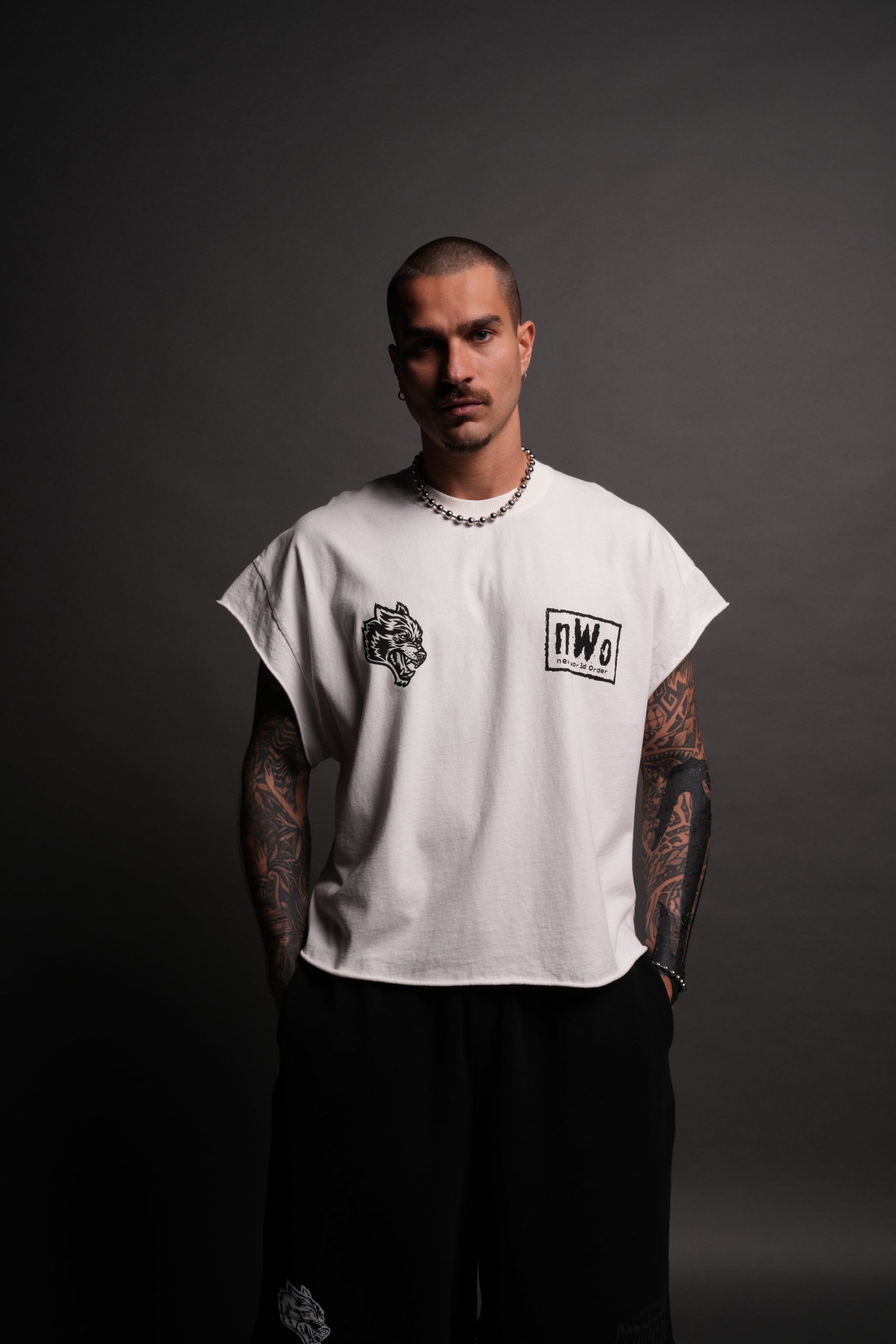 New World Order Grunge Cut-Off Tee in Cream - Image 2