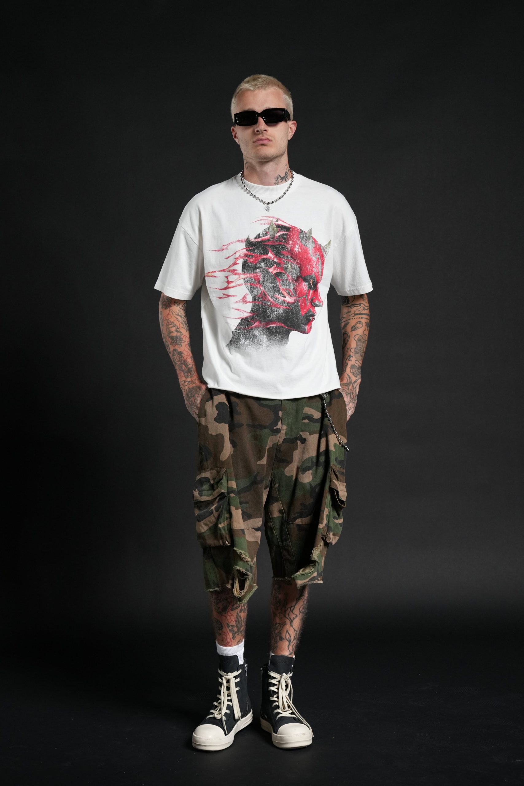 Sith Inferno Grunge Mid Length Raw Hem Tee in Cream - Image 5