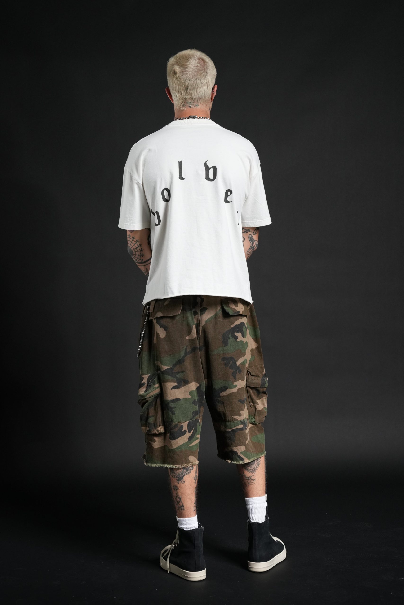 Sith Inferno Grunge Mid Length Raw Hem Tee in Cream - Image 6