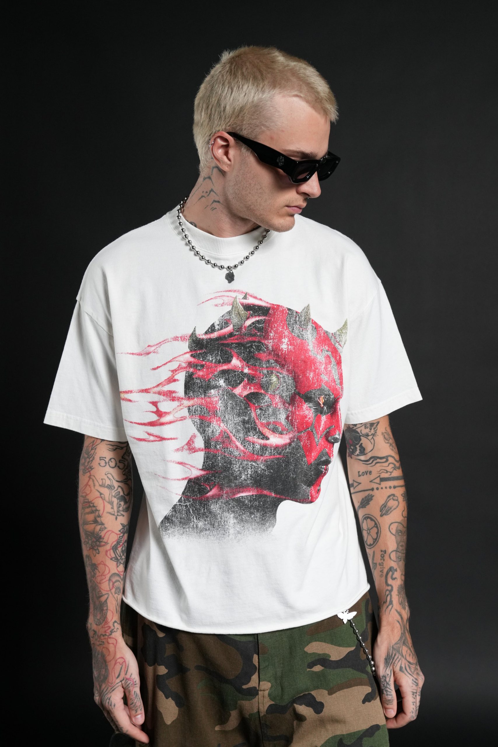 Sith Inferno Grunge Mid Length Raw Hem Tee in Cream - Image 4