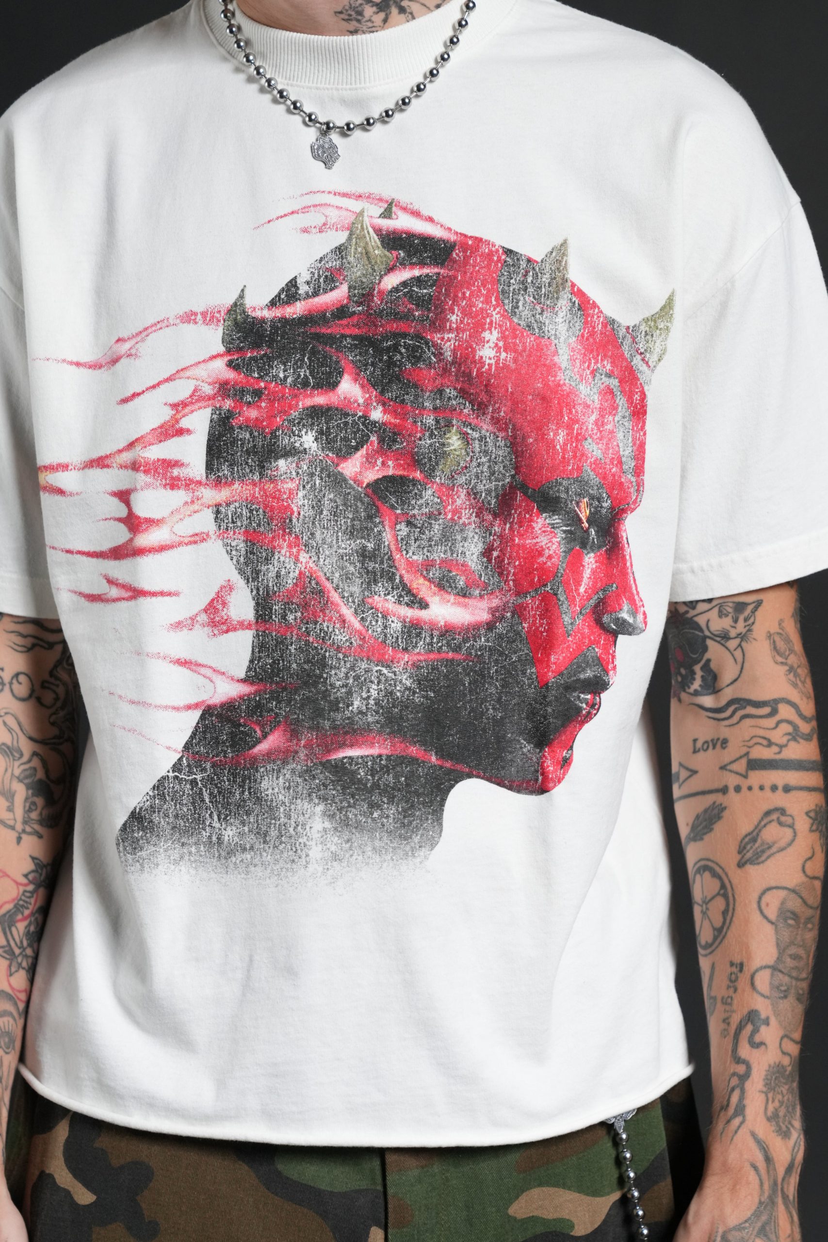 Sith Inferno Grunge Mid Length Raw Hem Tee in Cream - Image 7