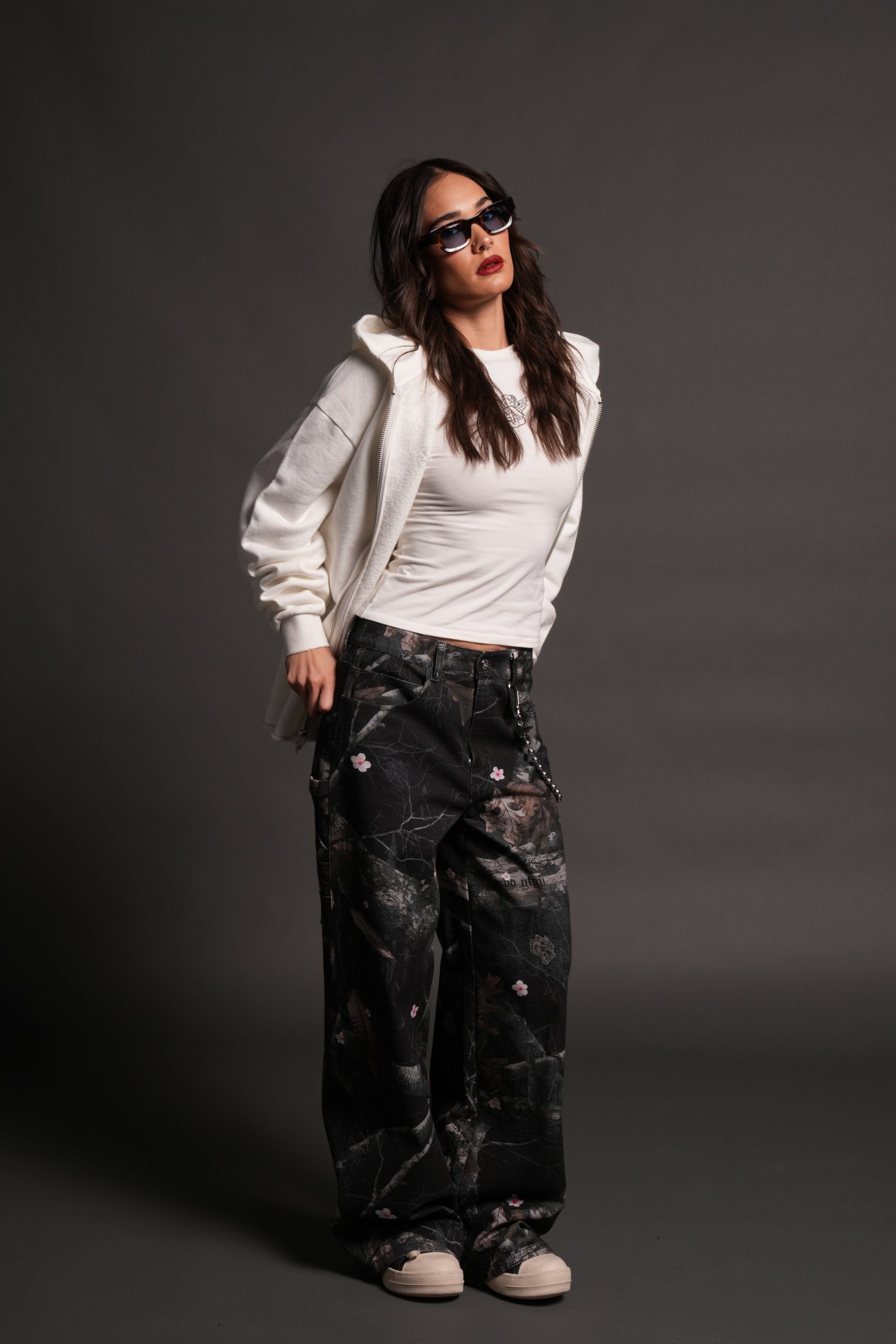Los Cherub Distressed Grunge Mid Length Raw Hem Zip Hoodie in Cream - Image 11