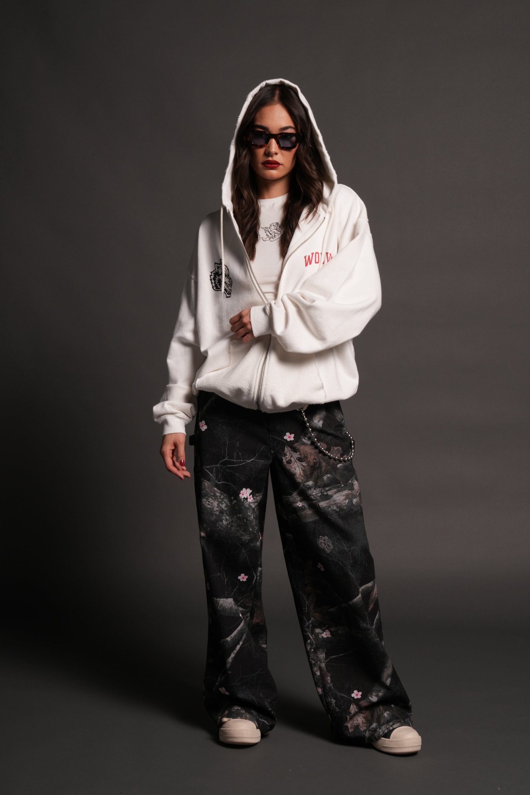 La Ca Frvr Grunge Moatis Zip Hoodie in Cream - Image 10