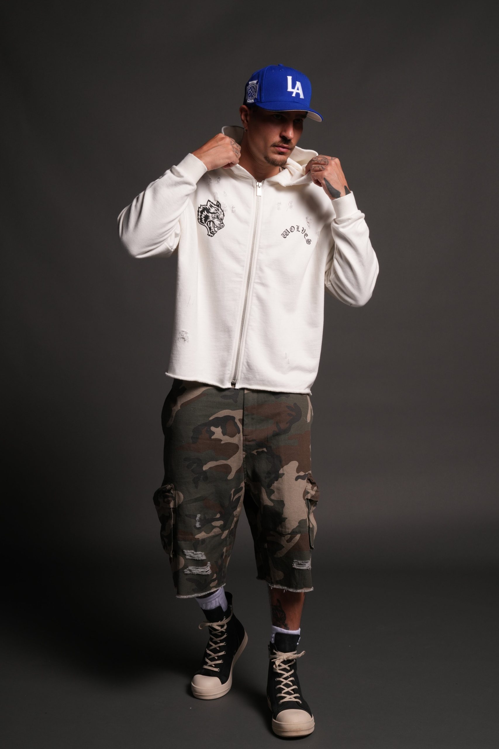 Los Cherub Distressed Grunge Mid Length Raw Hem Zip Hoodie in Cream - Image 5