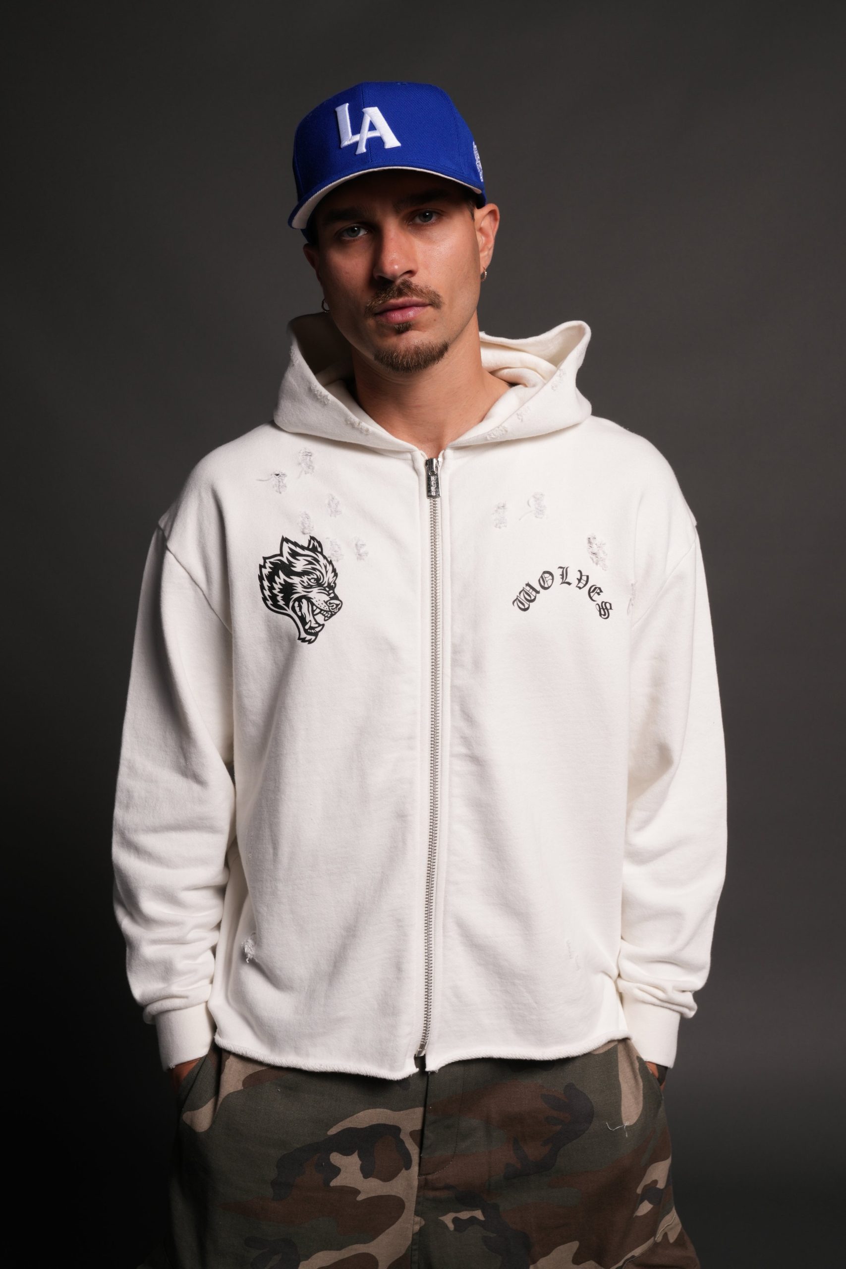 Los Cherub Distressed Grunge Mid Length Raw Hem Zip Hoodie in Cream - Image 2