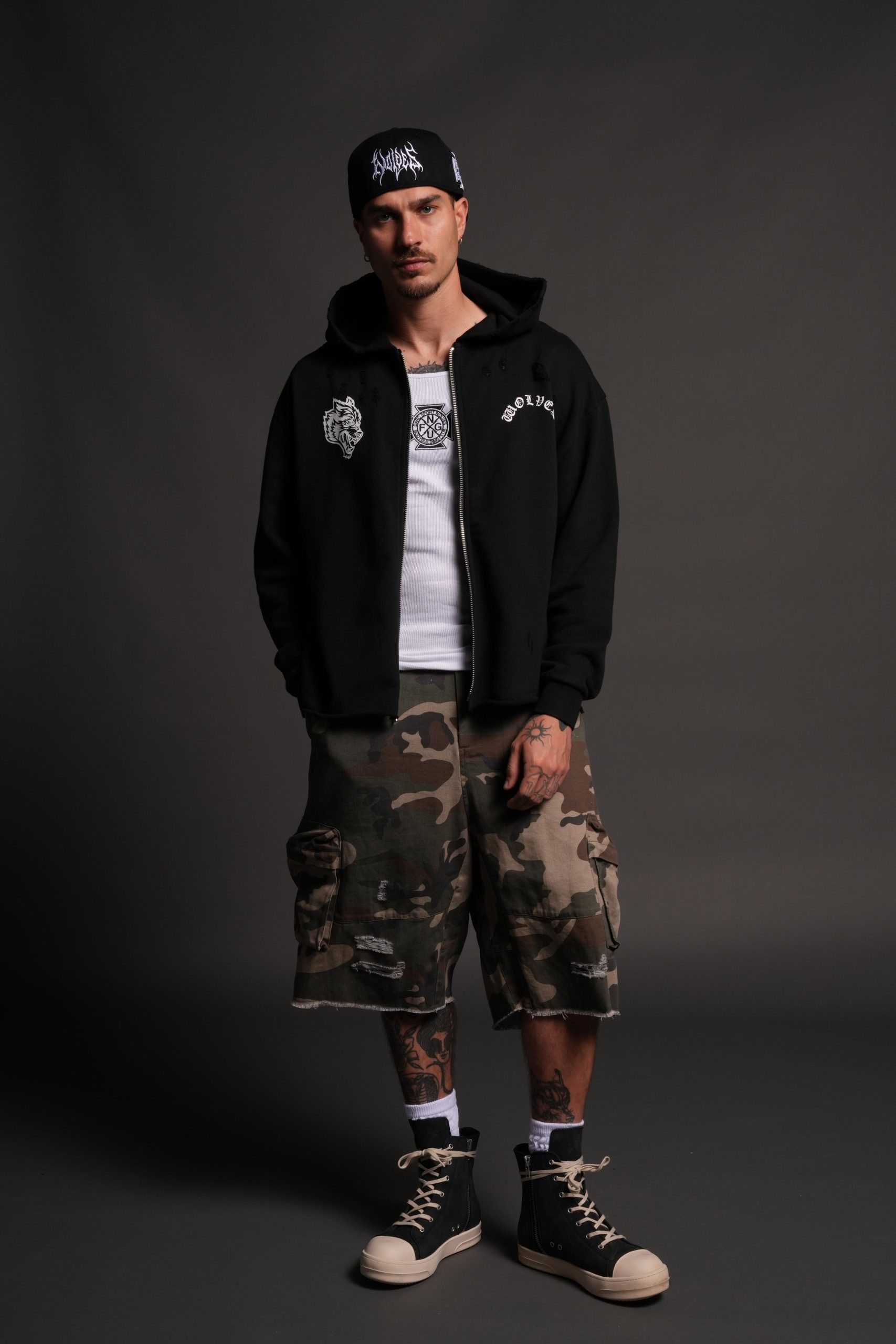 Los Cherub Distressed Grunge Mid Length Raw Hem Zip Hoodie in Black - Image 5
