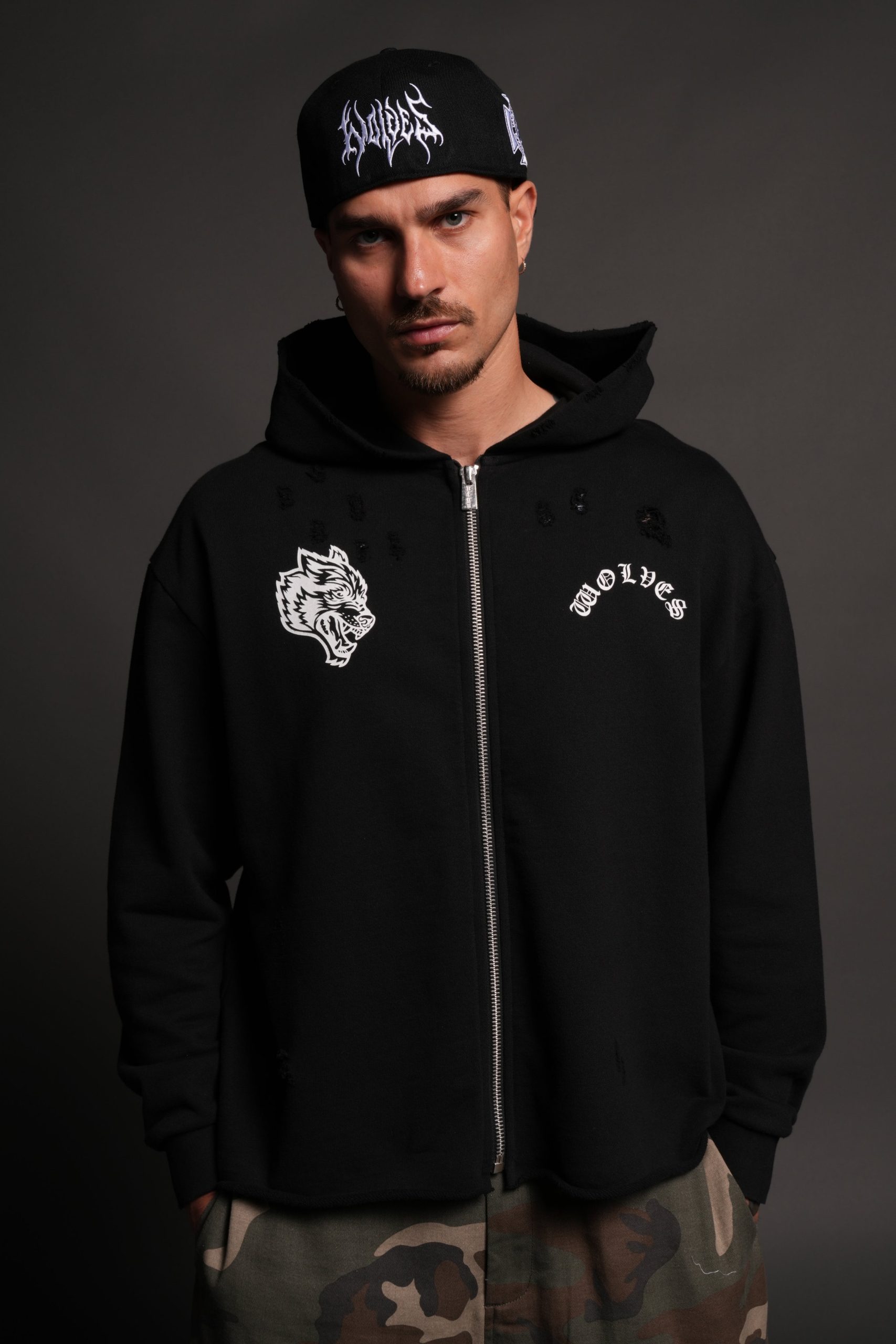 Los Cherub Distressed Grunge Mid Length Raw Hem Zip Hoodie in Black - Image 2