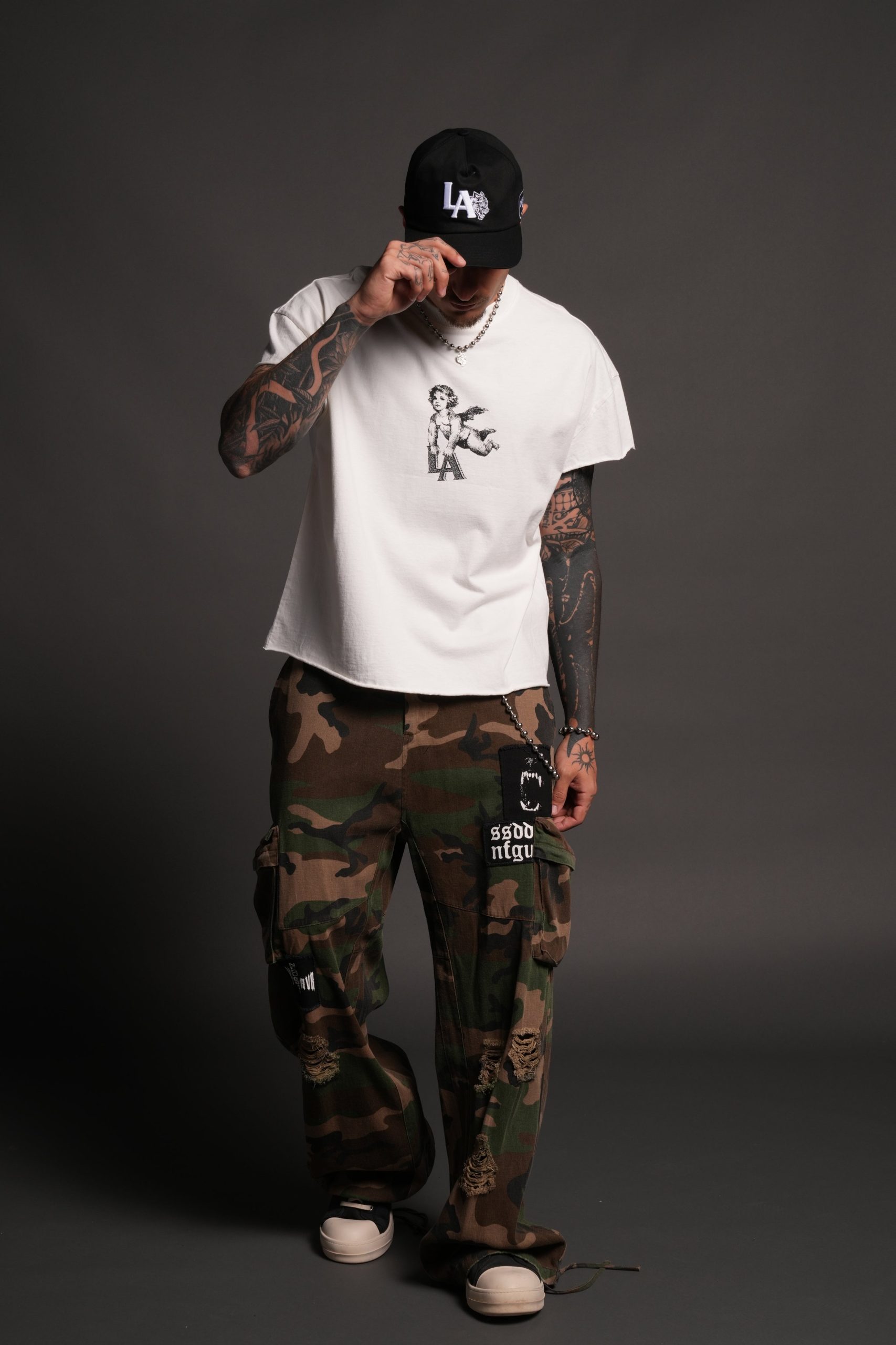 La Cherub Grunge Mid Length Raw Hem Cap Sleeve Tee in Cream - Image 5