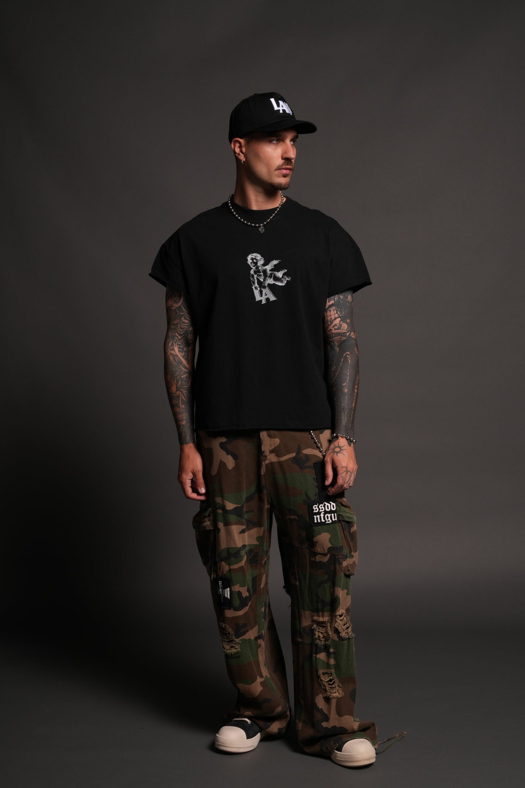 La Cherub Grunge Mid Length Raw Hem Cap Sleeve Tee in Black - Image 5