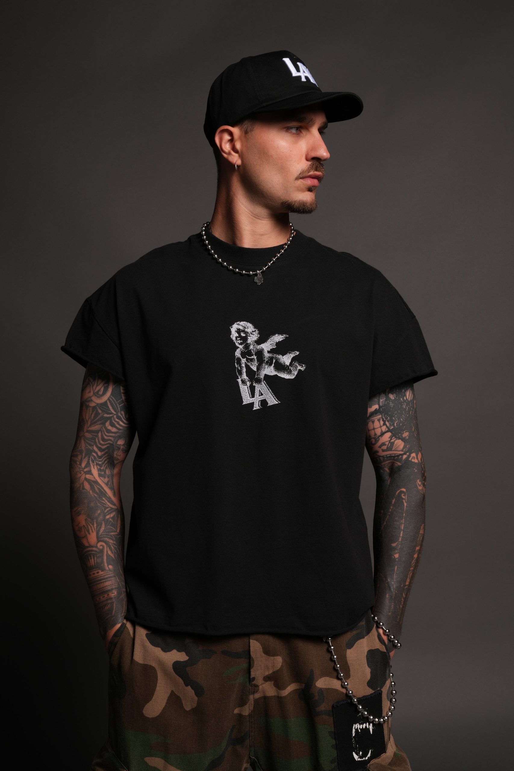 La Cherub Grunge Mid Length Raw Hem Cap Sleeve Tee in Black - Image 2