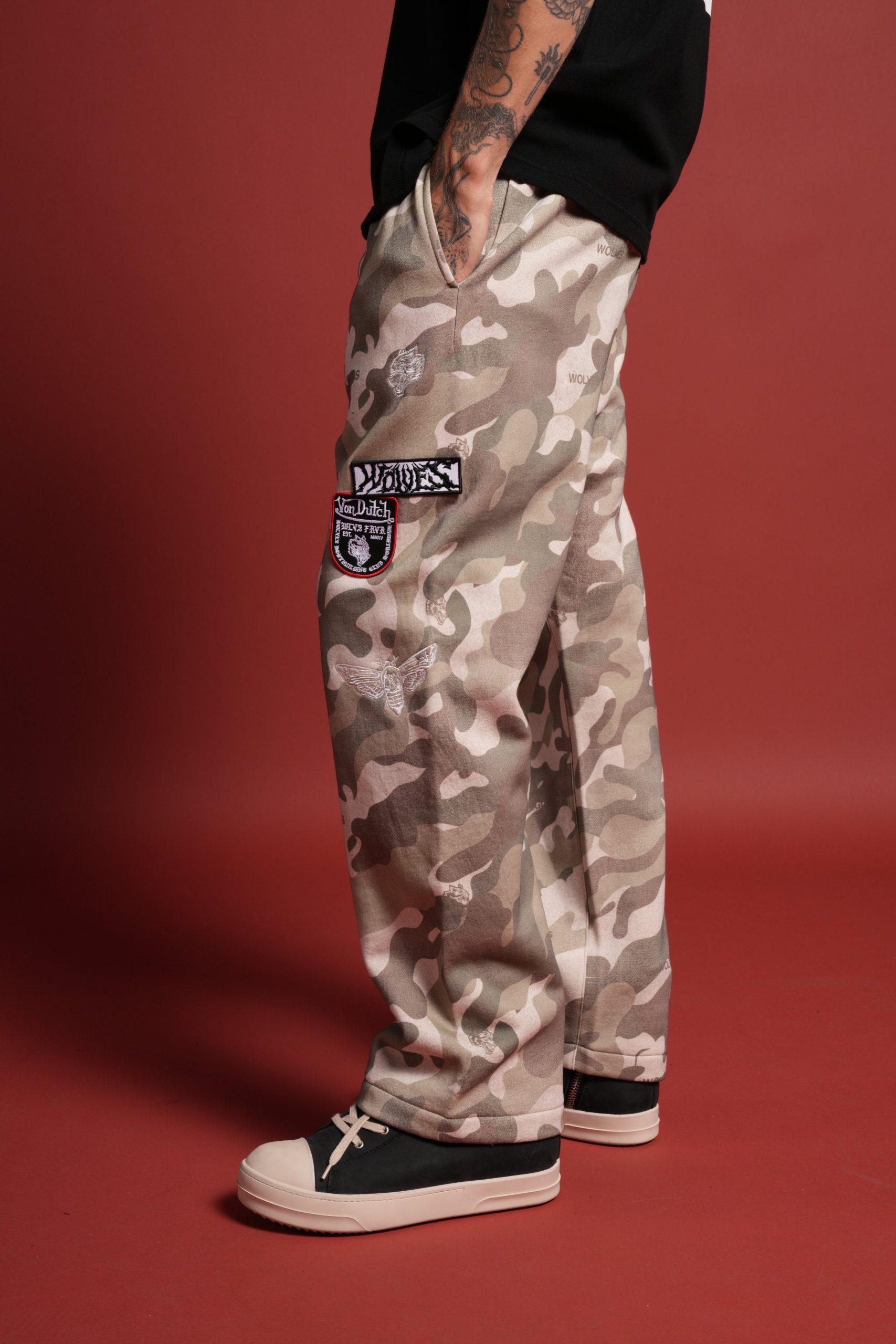 Darc Kulture Bigelow Cargo Sweat Pants in DSVD Green Camo - Image 4