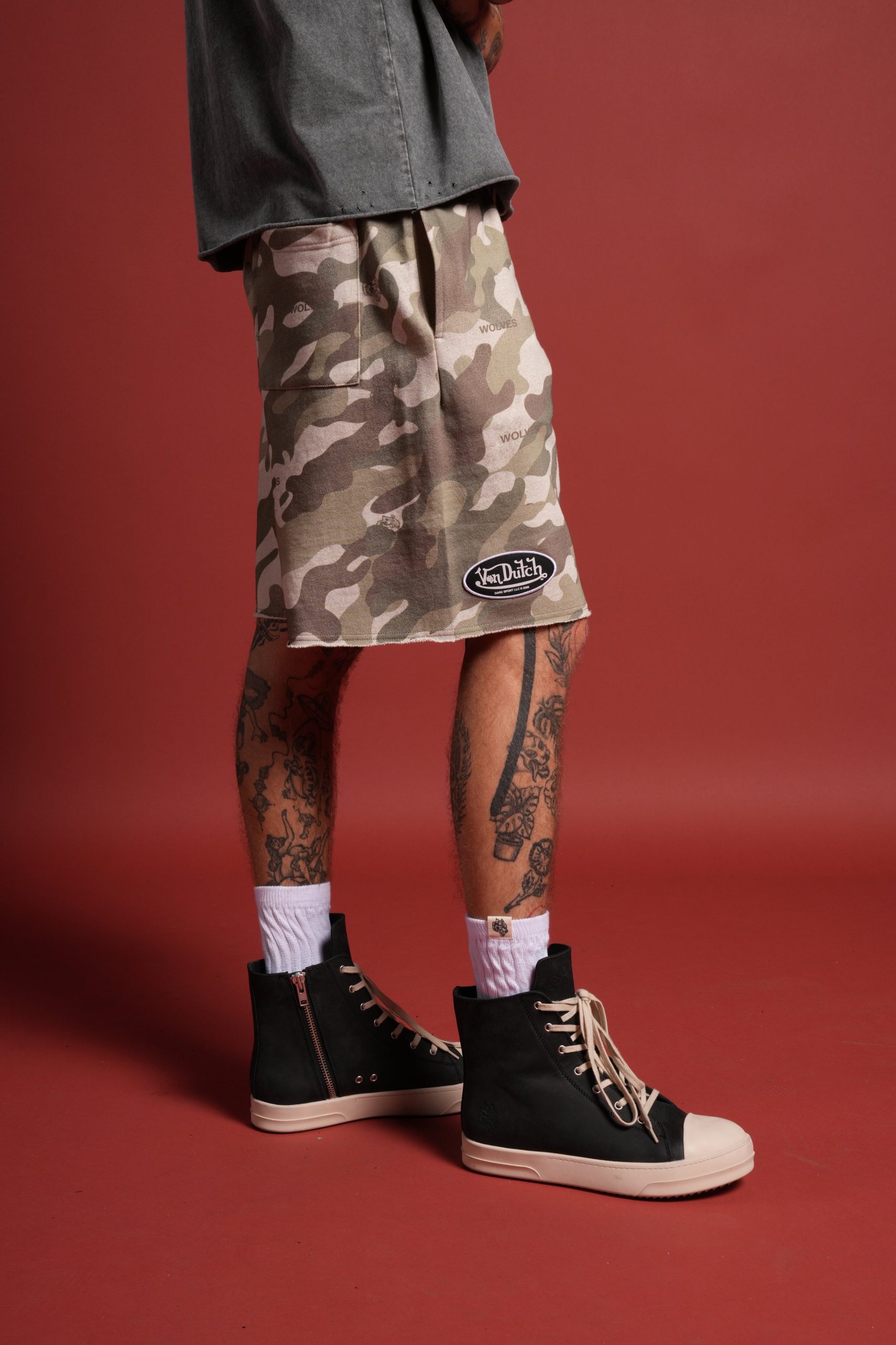 Rebel Heritage Grunge Oversized Raw Hem Post Lounge Sweat Shorts in DSVD Green Camo - Image 5