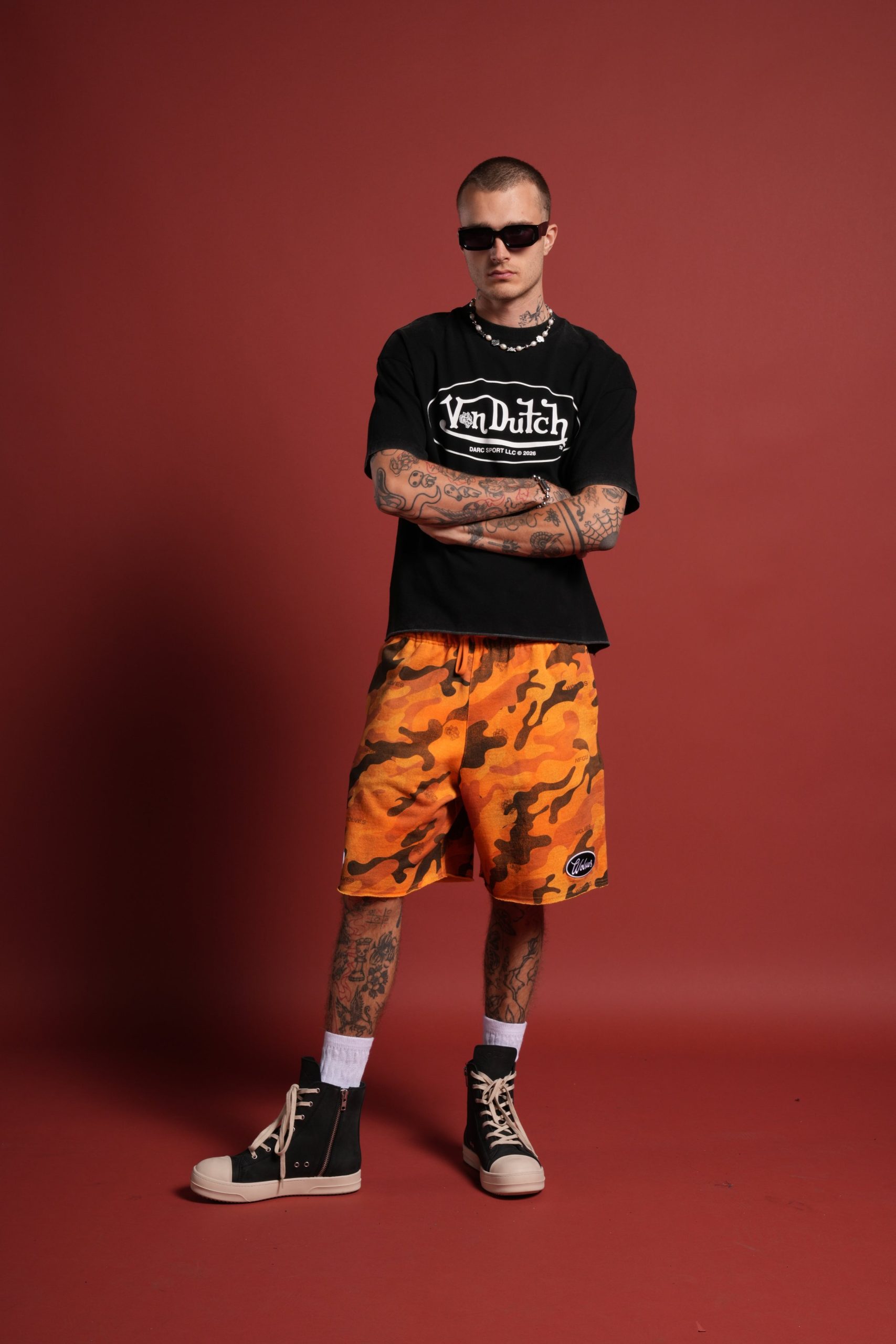 DSVD Legacy Grunge Mid-Length Raw Hem Tee in Black - Image 5