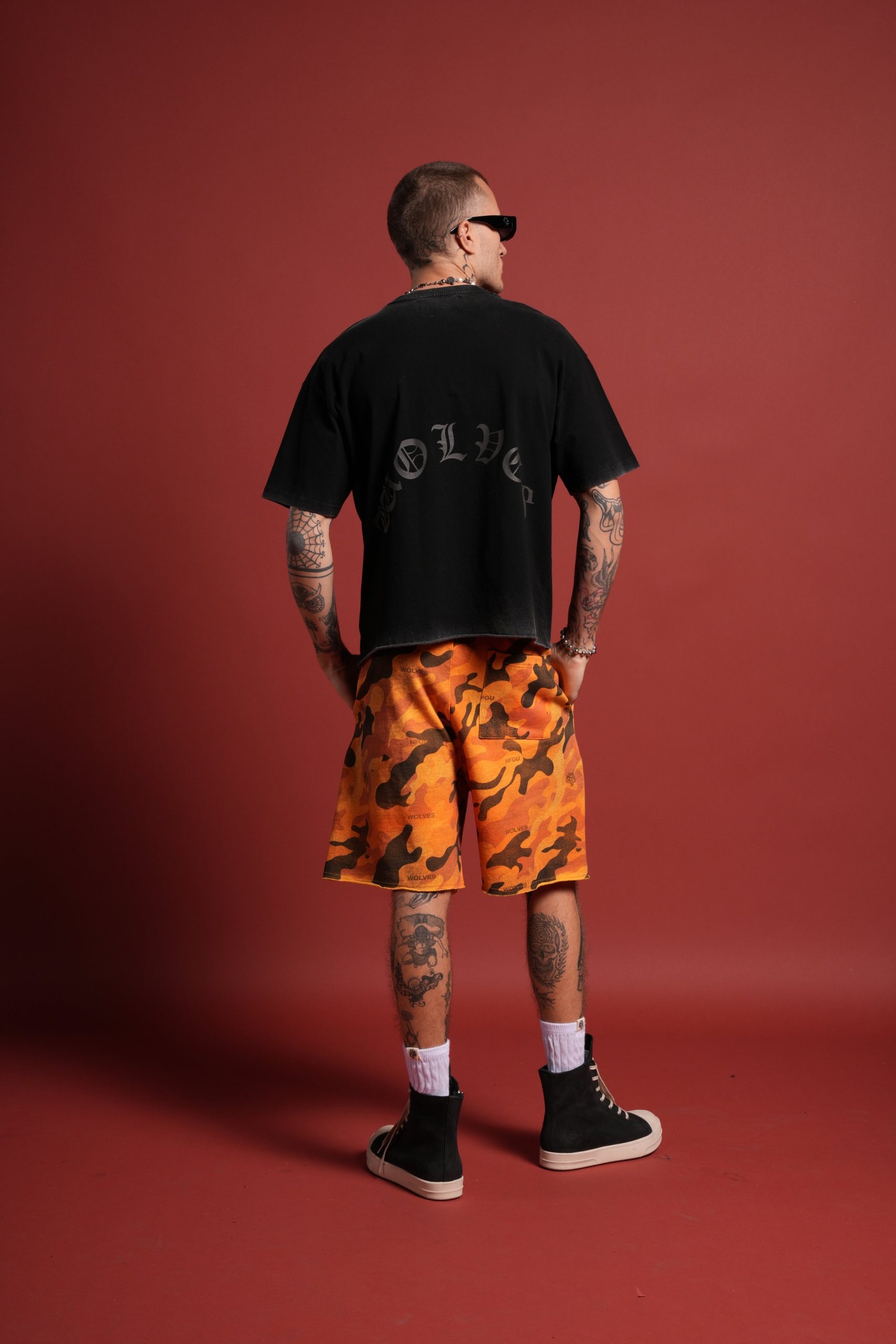 DSVD Legacy Grunge Mid-Length Raw Hem Tee in Black - Image 6