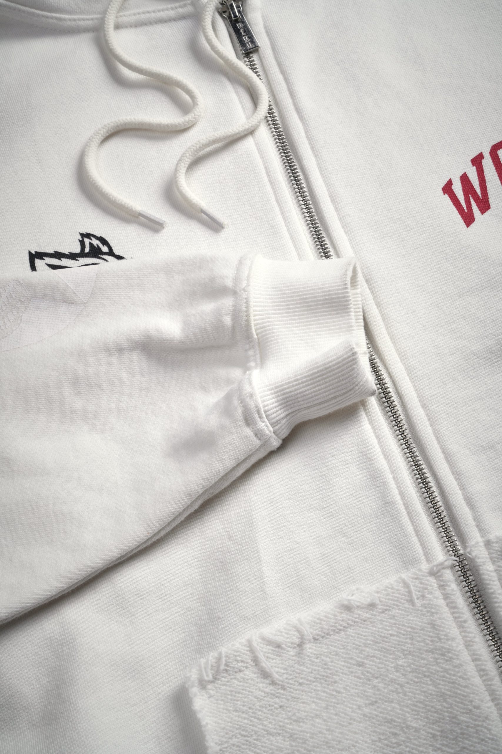 La Ca Frvr Grunge Moatis Zip Hoodie in Cream - Image 13