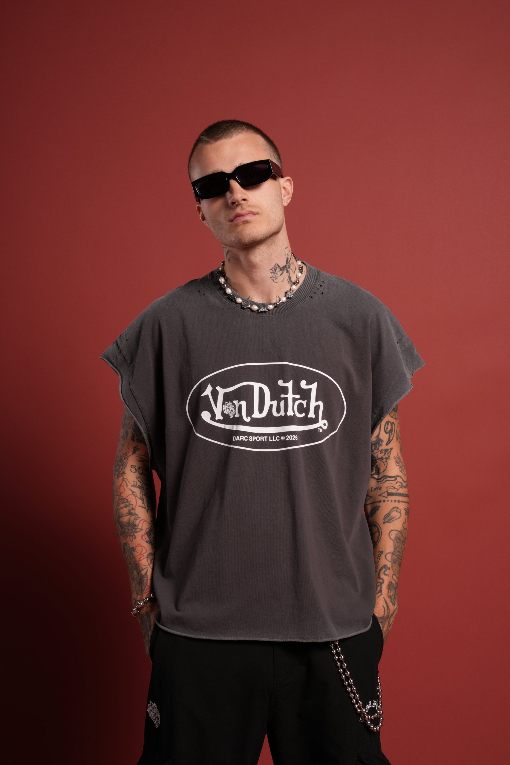 DSVD Legacy Distressed Grunge Cut-Off Mid-Length Raw Hem Tee in Wolf Gray - Image 4