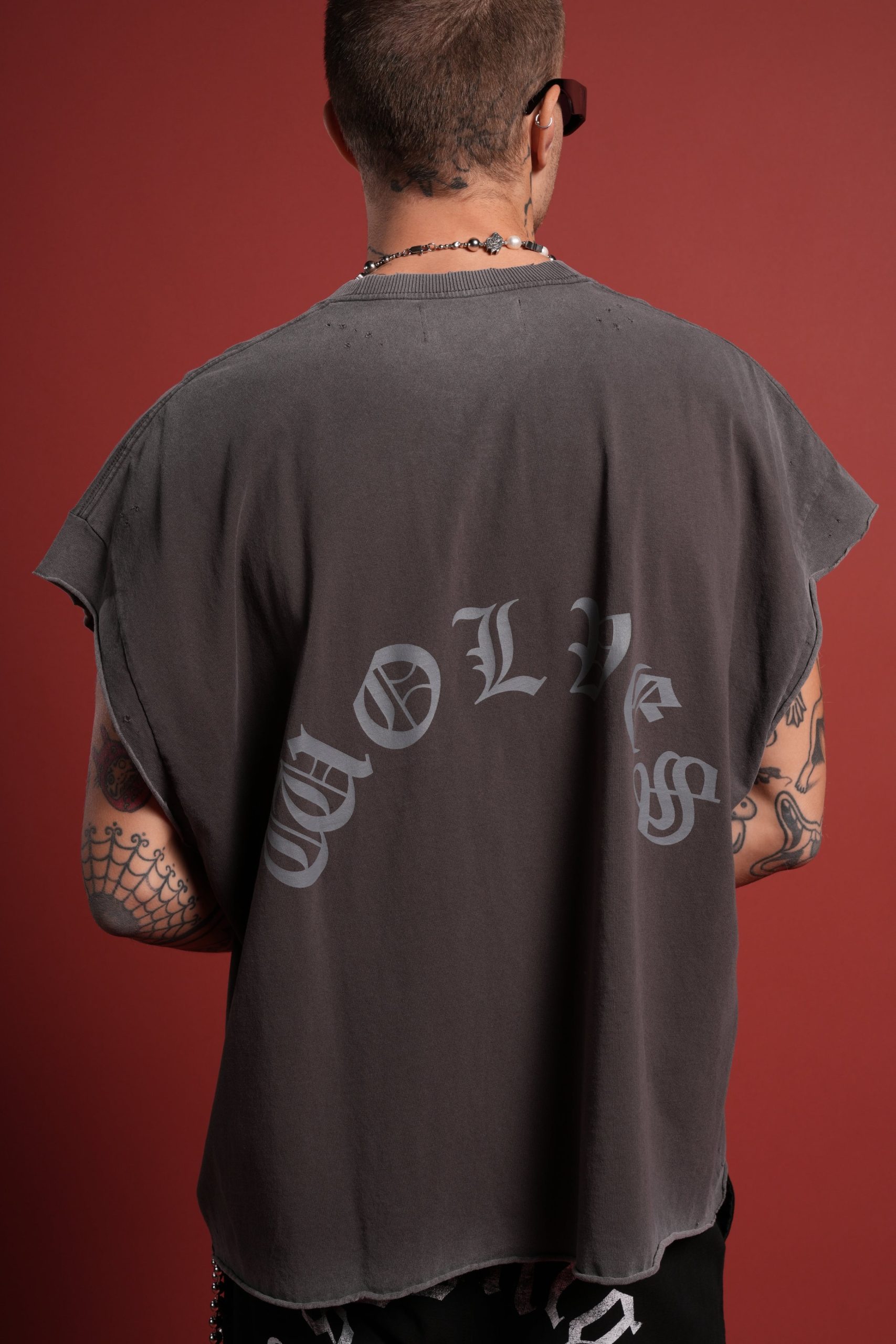 DSVD Legacy Distressed Grunge Cut-Off Mid-Length Raw Hem Tee in Wolf Gray - Image 6