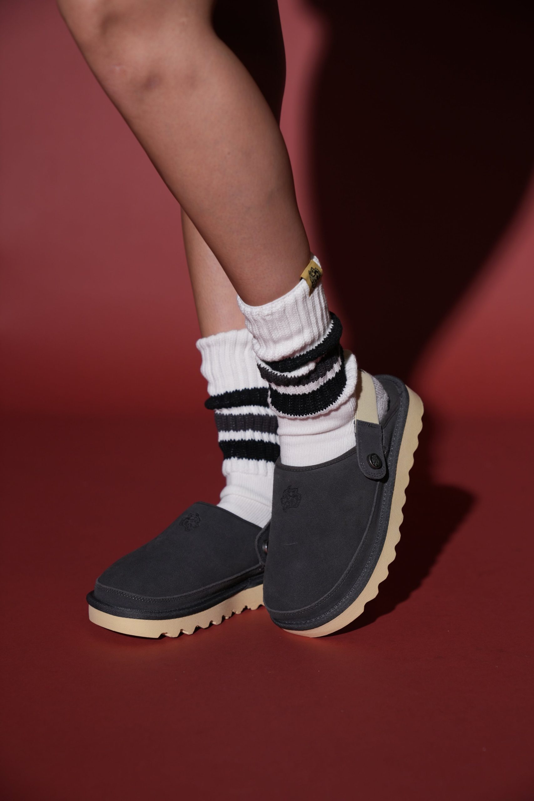Sedona Slides in Wolf Gray - Image 4