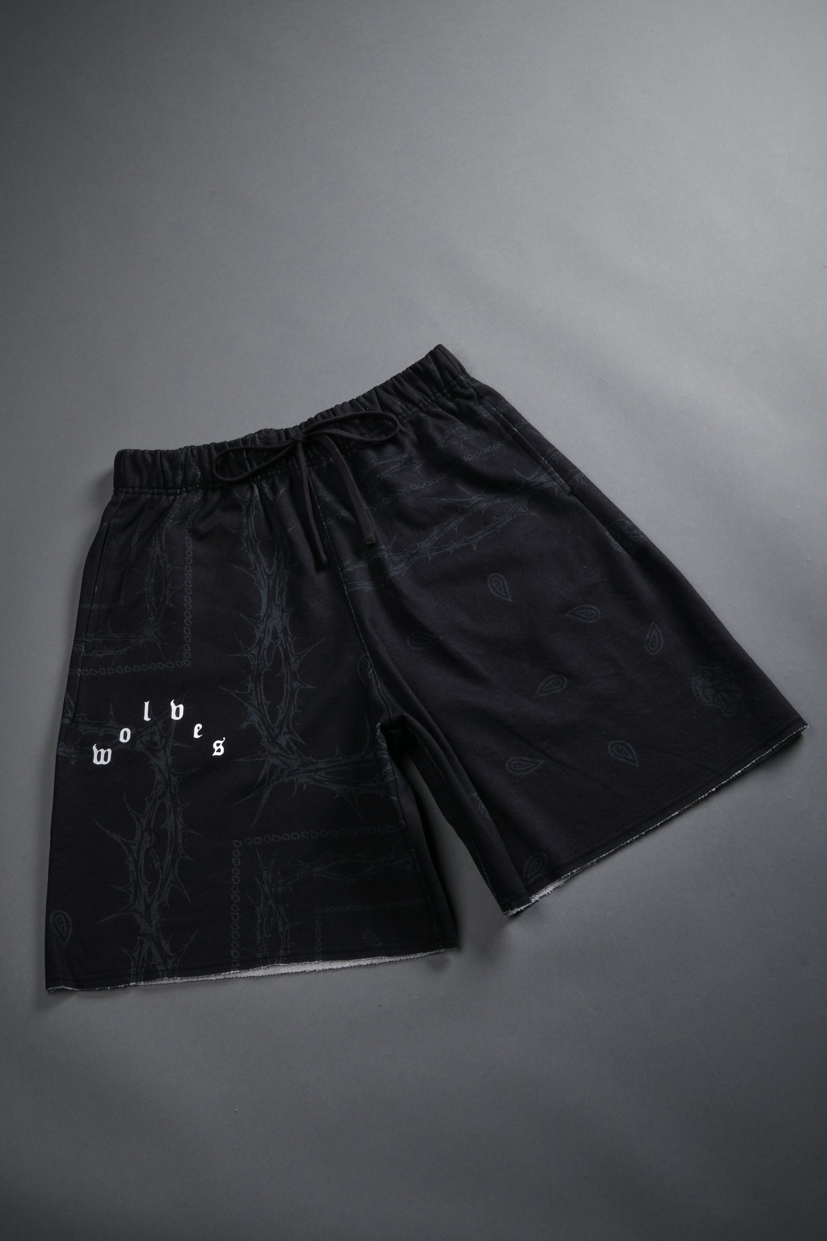 Wolves Pyramid Grunge Oversized Raw Hem Post Lounge Sweat Shorts in Black Thorn Paisley - Image 7