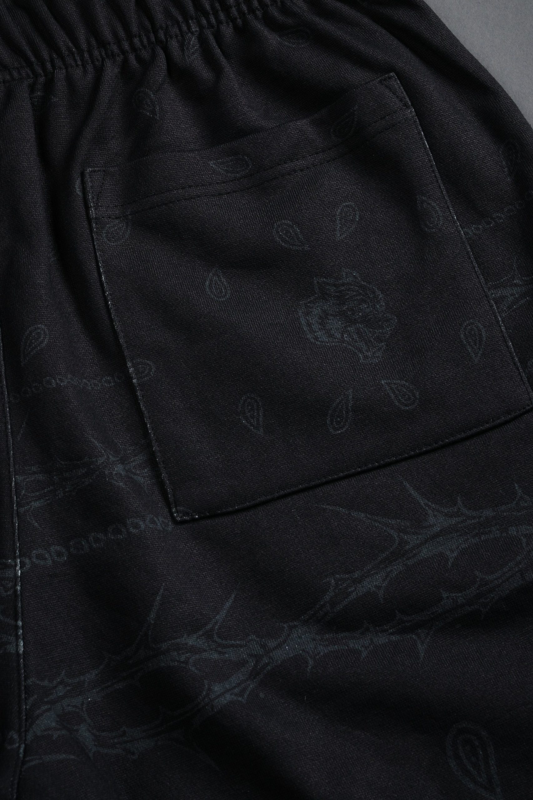 Wolves Pyramid Grunge Oversized Raw Hem Post Lounge Sweat Shorts in Black Thorn Paisley - Image 11