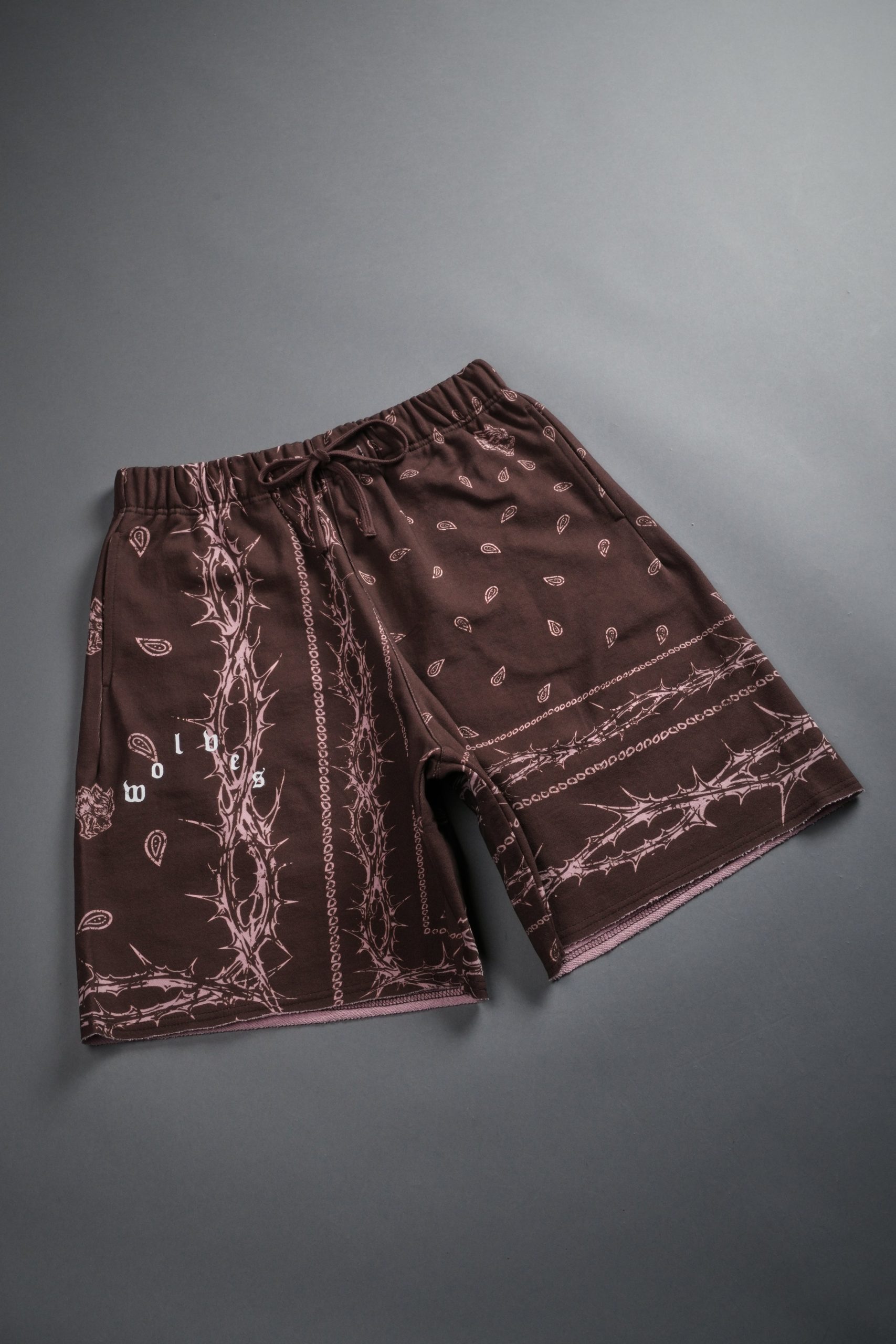 Wolves Pyramid Grunge Oversized Raw Hem Post Lounge Sweat Shorts in Desert Dust Thorn Paisley - Image 6
