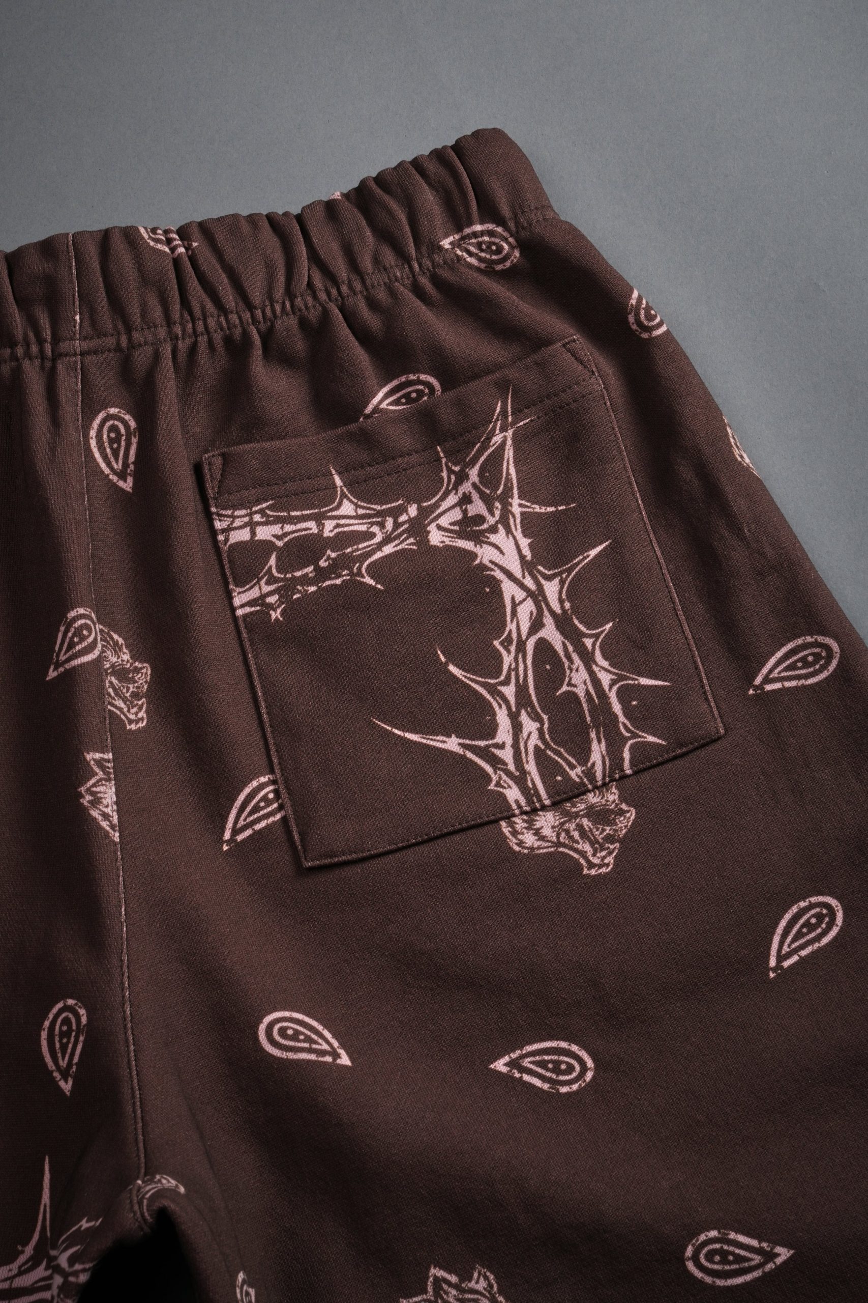 Wolves Pyramid Grunge Oversized Raw Hem Post Lounge Sweat Shorts in Desert Dust Thorn Paisley - Image 9