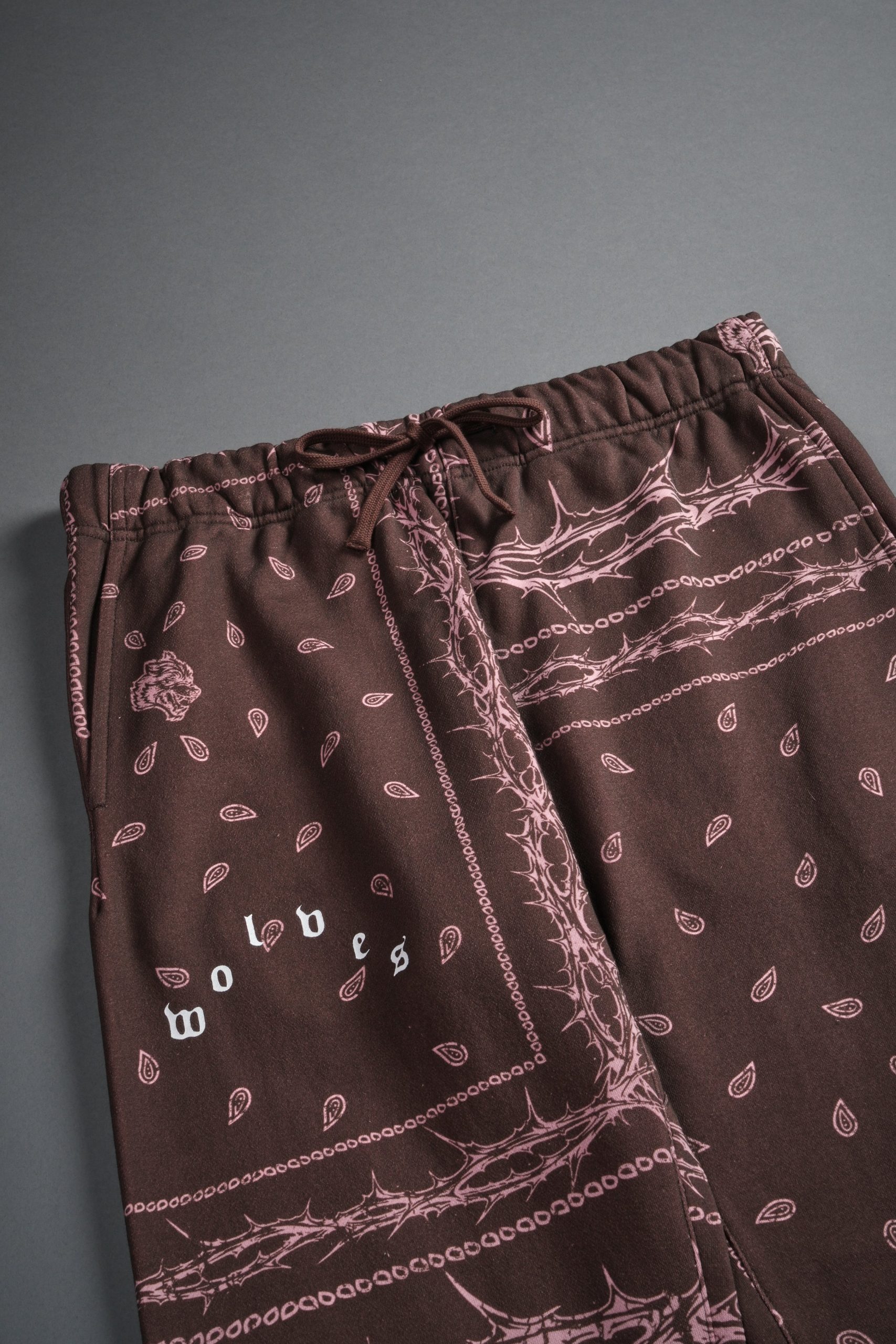 Wolves Pyramid Bigelow Sweat Pants in Desert Dust Thorn Paisley - Image 7