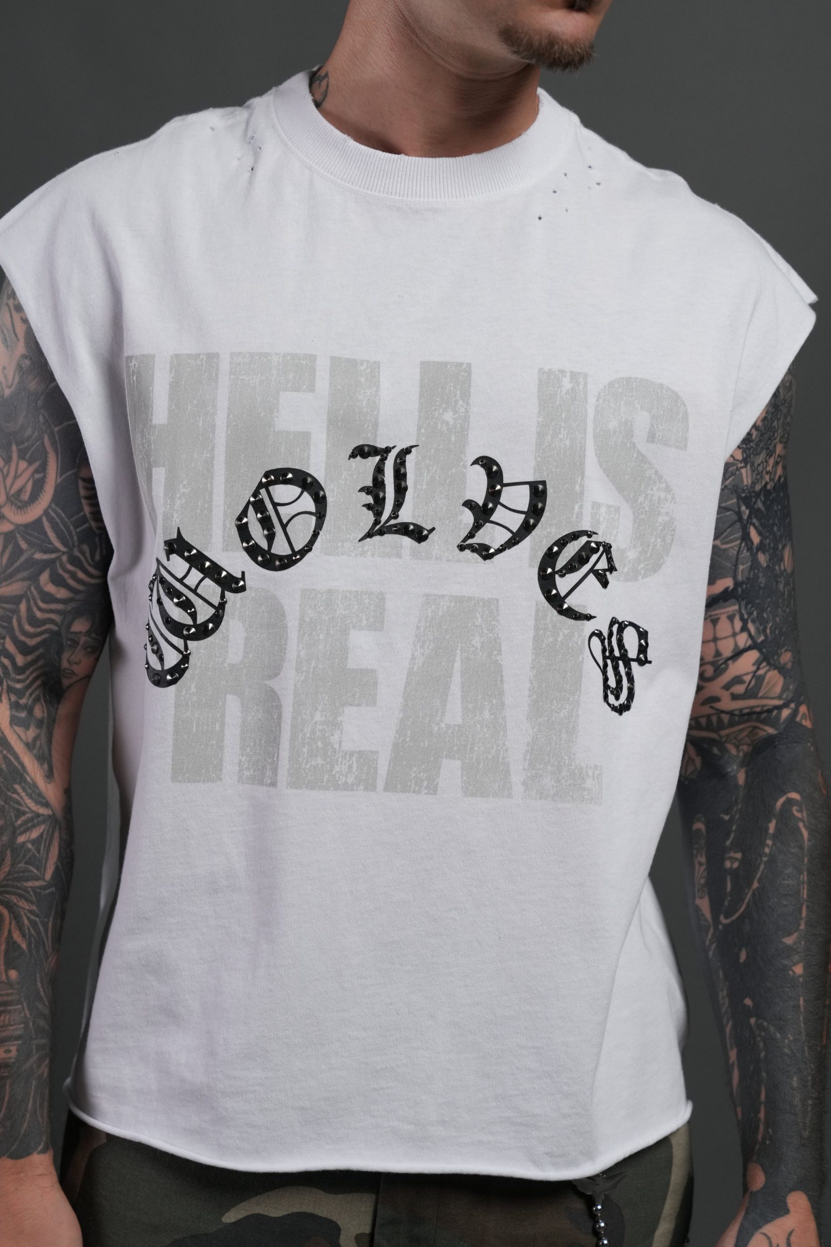 Hell is Real Distressed Grunge Mid-Length Raw Hem Muscle Tee in White - Image 10