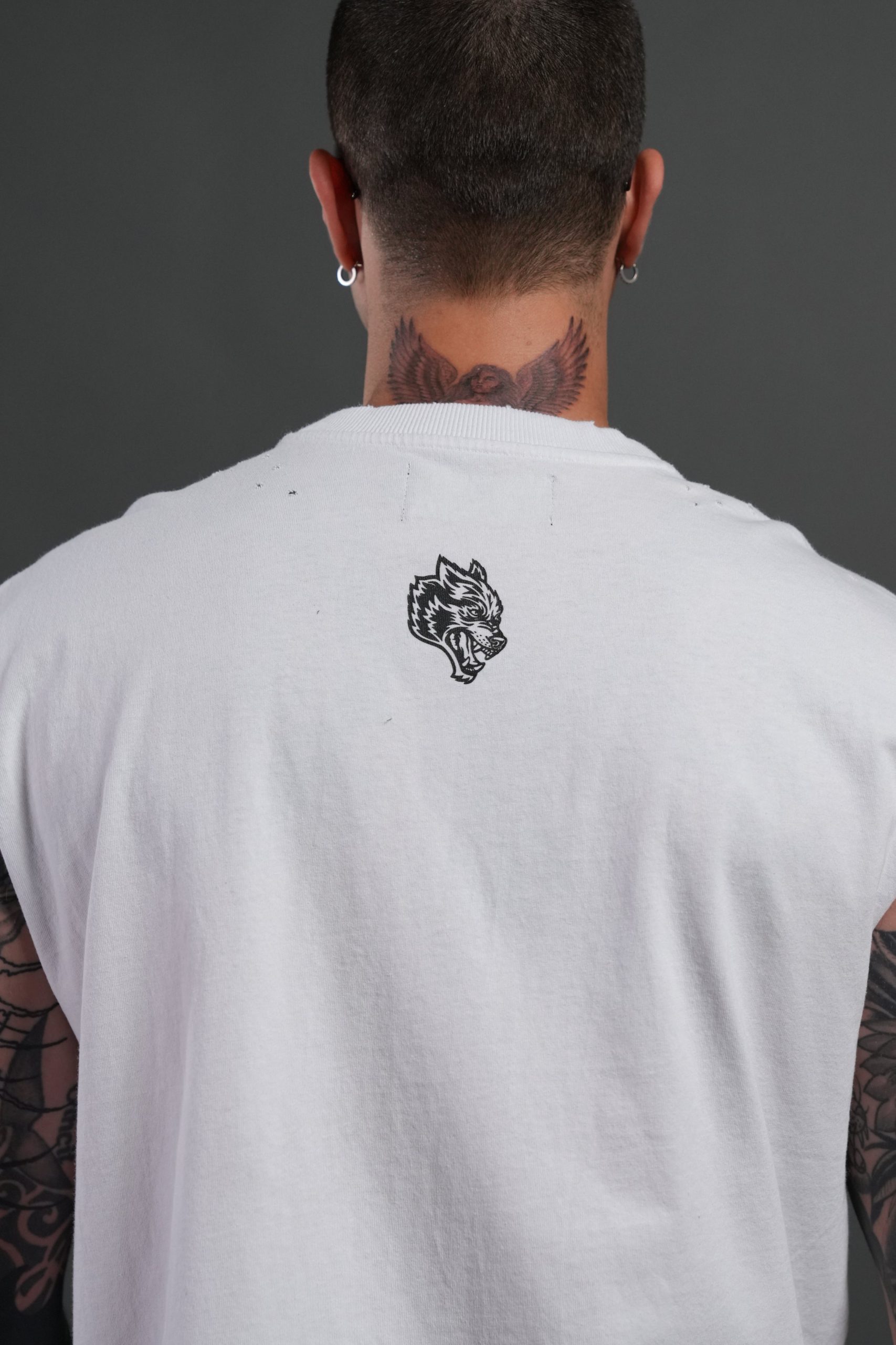 Hell is Real Distressed Grunge Mid-Length Raw Hem Muscle Tee in White - Image 11